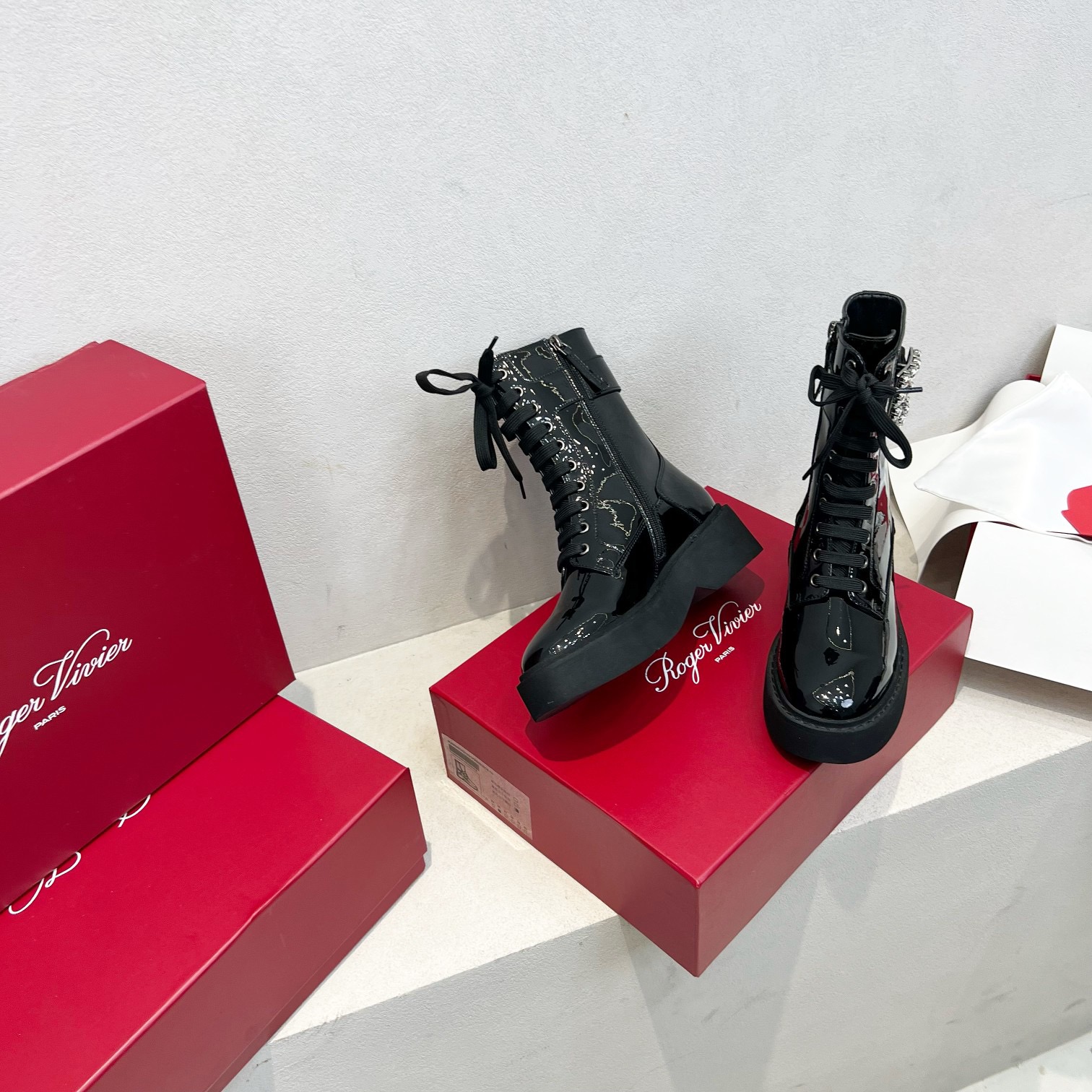Roger Vivier 로저 비비에 비브 스트라스 버클 레이스업 앵클 부츠 13