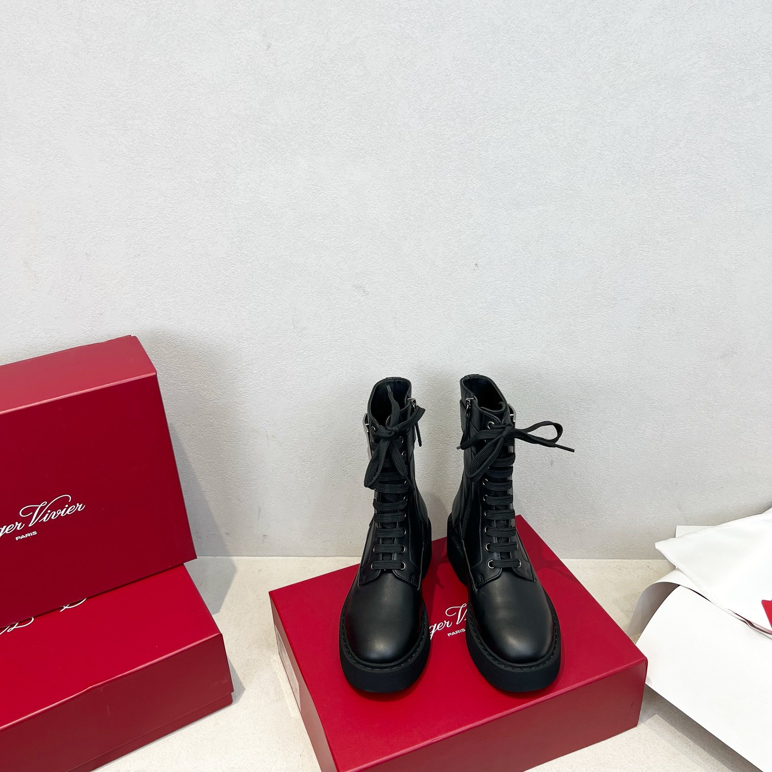 Roger Vivier 로저 비비에 비브 스트라스 버클 레이스업 앵클 부츠 2