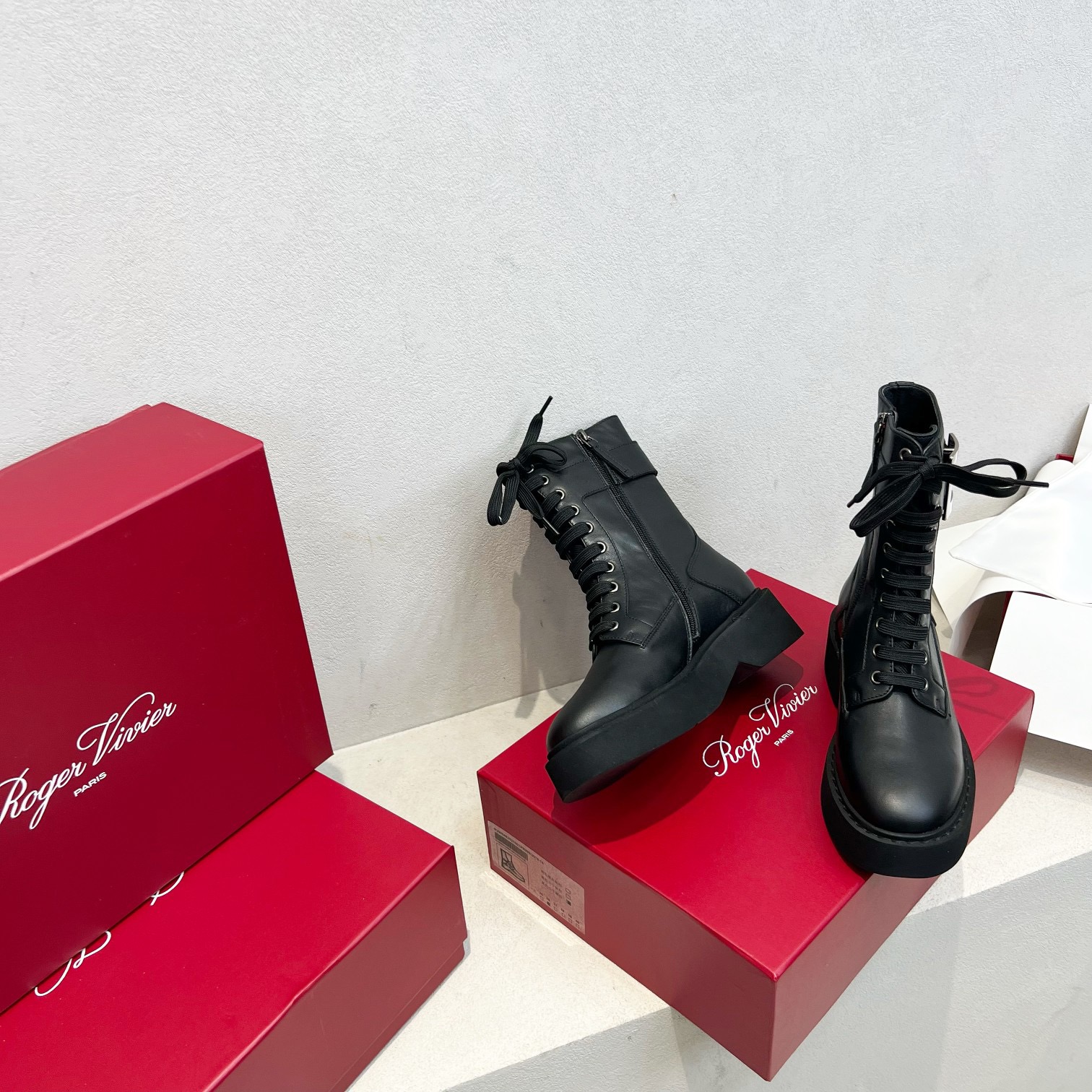 Roger Vivier 로저 비비에 비브 스트라스 버클 레이스업 앵클 부츠 3