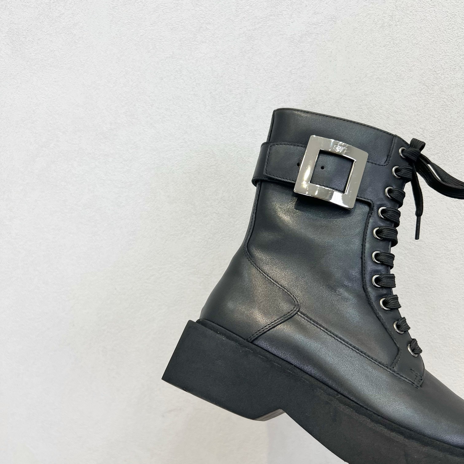 Roger Vivier 로저 비비에 비브 스트라스 버클 레이스업 앵클 부츠 7