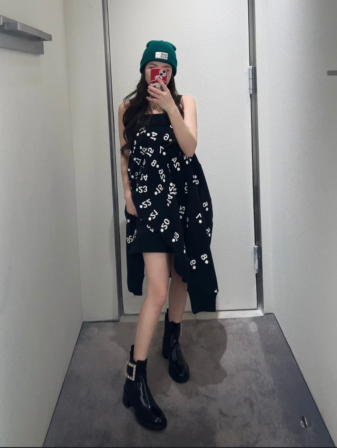 Roger Vivier 로저 비비에 Roger Vivier 로저 비비에 벨크리스탈 첼시 앵클부츠 4