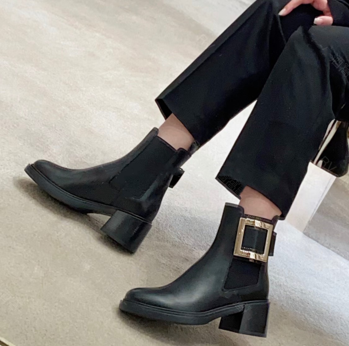 Roger Vivier 로저 비비에 Roger Vivier 로저 비비에 벨크리스탈 첼시 앵클부츠 6