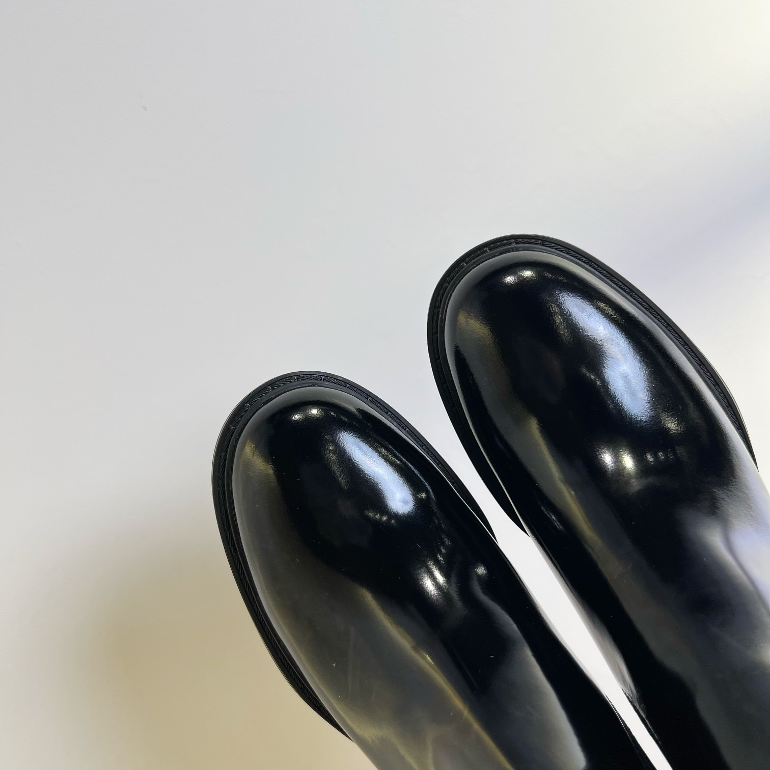 Roger Vivier 로저 비비에 Roger Vivier 로저 비비에 벨크리스탈 첼시 앵클부츠 11