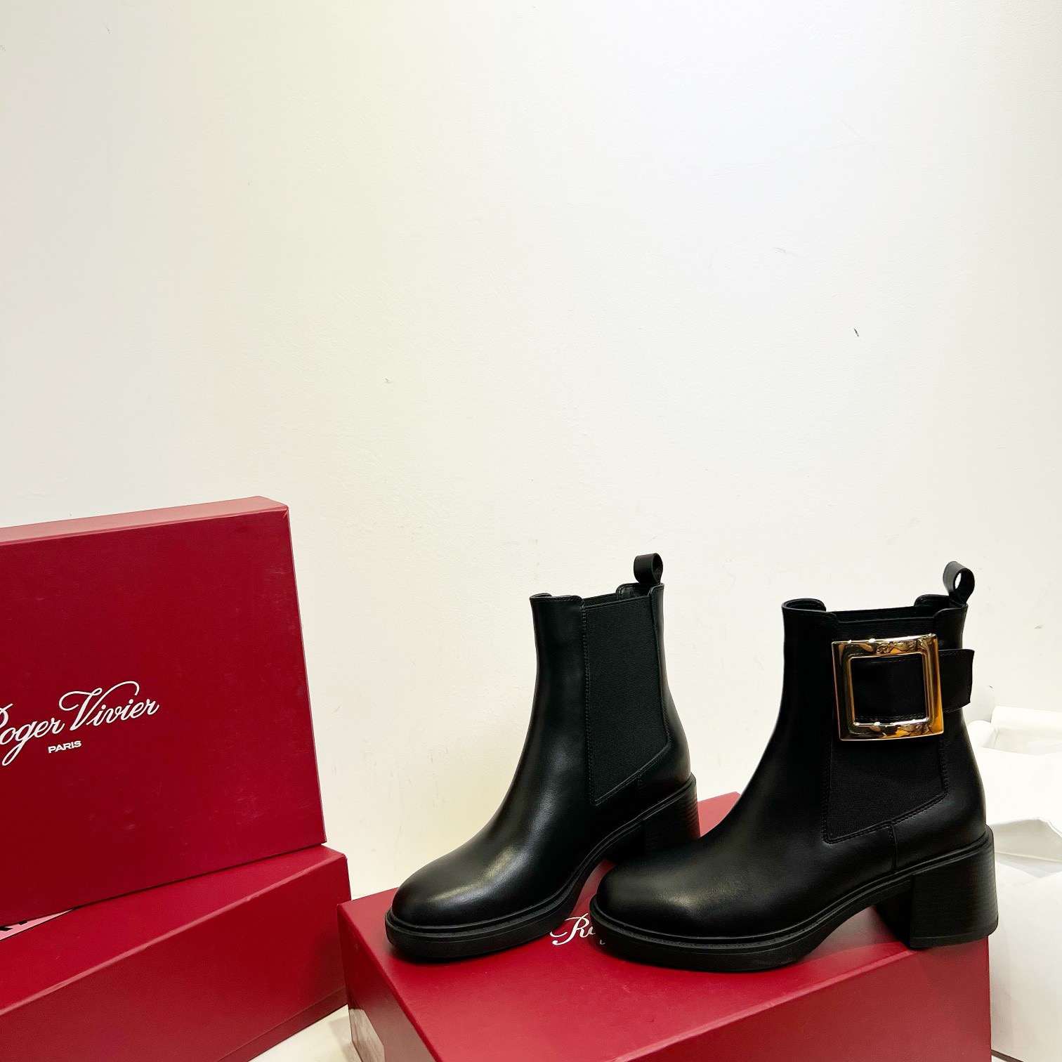 Roger Vivier 로저 비비에 Roger Vivier 로저 비비에 벨크리스탈 첼시 앵클부츠 13