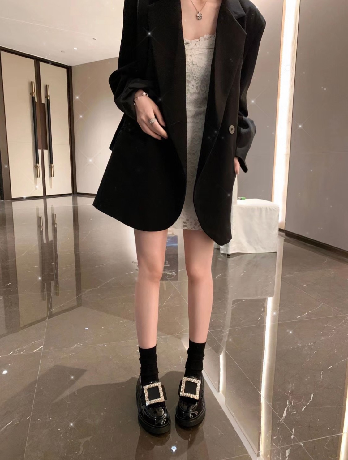 Roger Vivier 로저 비비에 벨 비비에 크리스탈 버클 페이턴트 로퍼 1