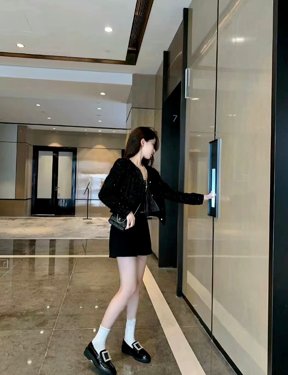 Roger Vivier 로저 비비에 벨 비비에 크리스탈 버클 페이턴트 로퍼 4