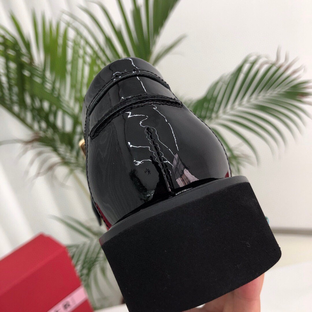 Roger Vivier 로저 비비에 벨 비비에 크리스탈 버클 페이턴트 로퍼 14