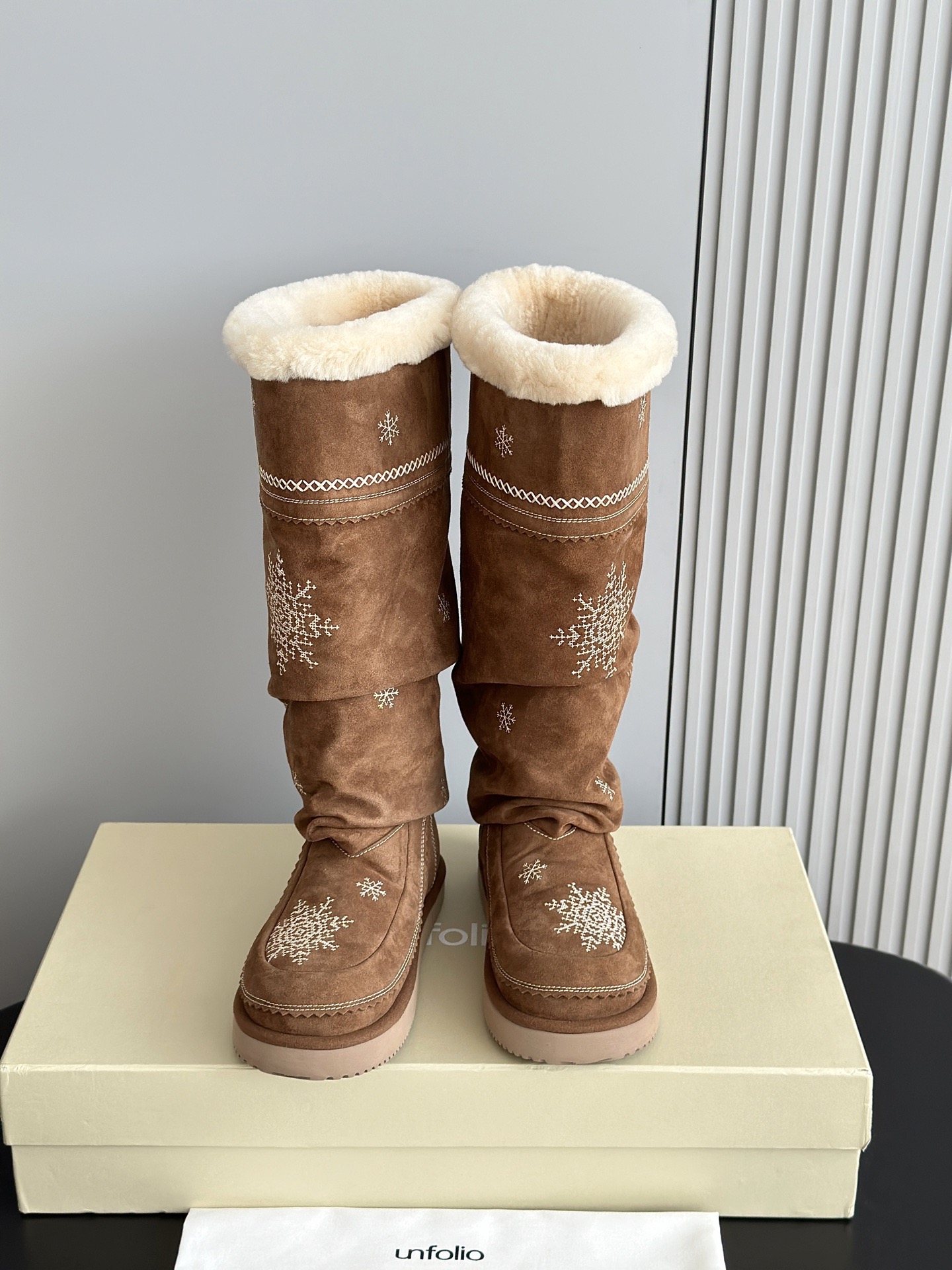 Unfolio 언폴리오 스노우플레이크 롱 셰어링 부츠 3