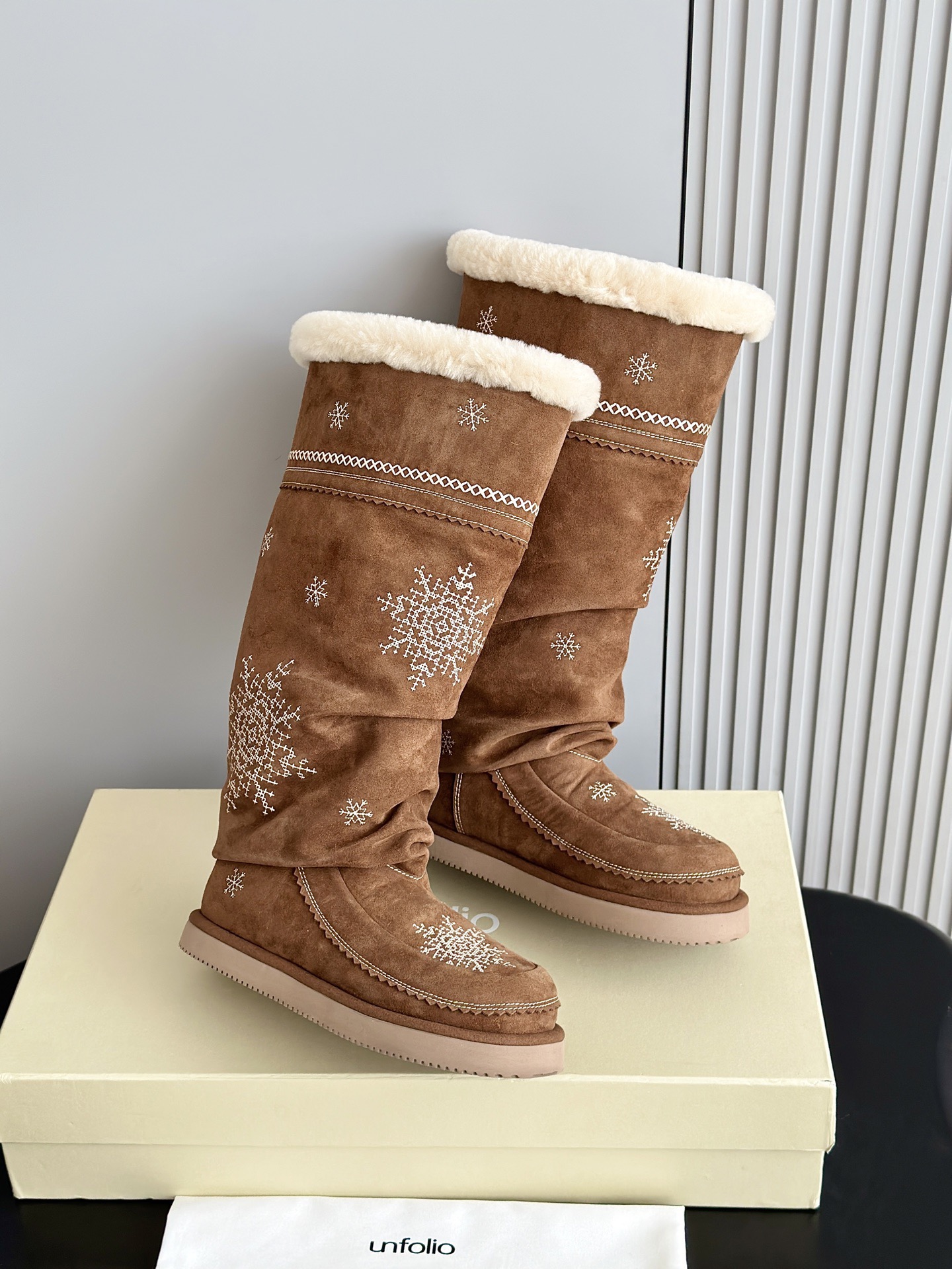 Unfolio 언폴리오 스노우플레이크 롱 셰어링 부츠 8