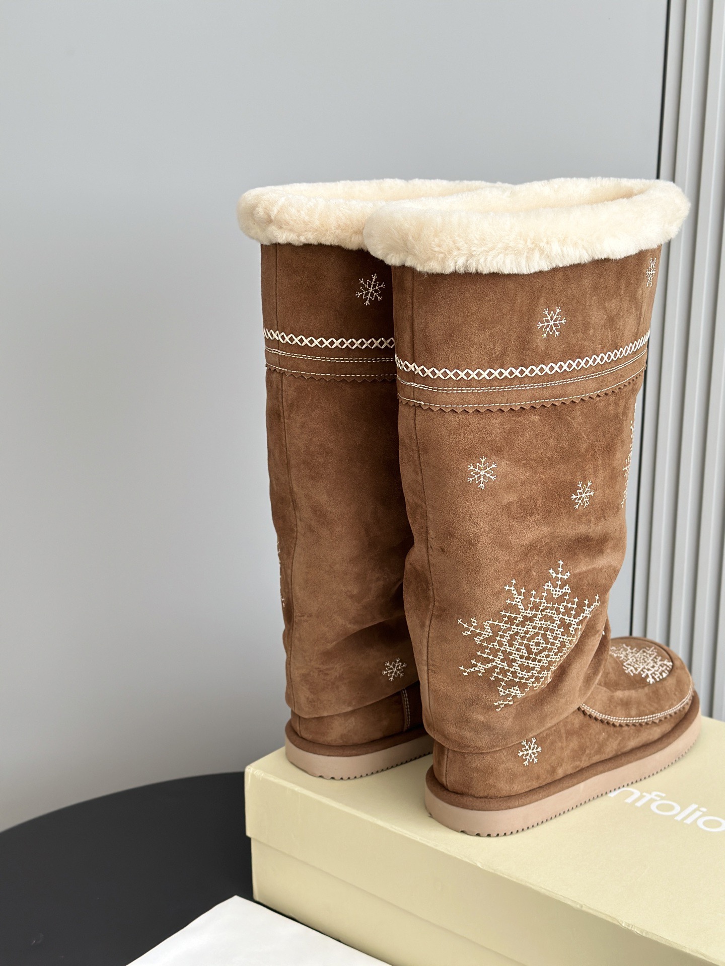 Unfolio 언폴리오 스노우플레이크 롱 셰어링 부츠 9