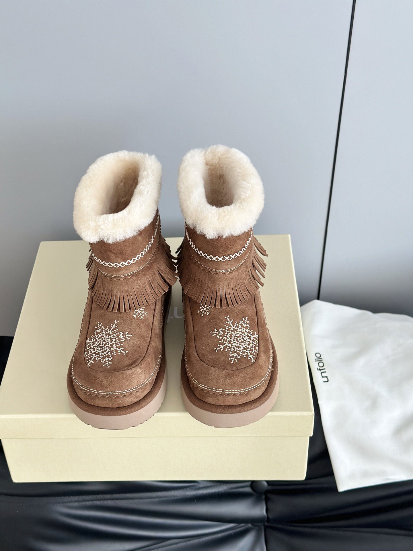 Unfolio 언폴리오 스노우플레이크 프린지 양털 부츠 3