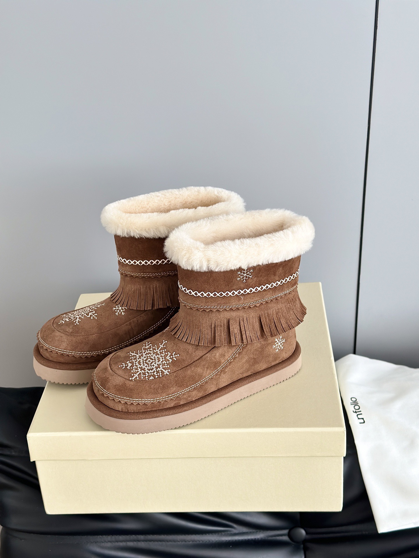 Unfolio 언폴리오 스노우플레이크 프린지 양털 부츠 4