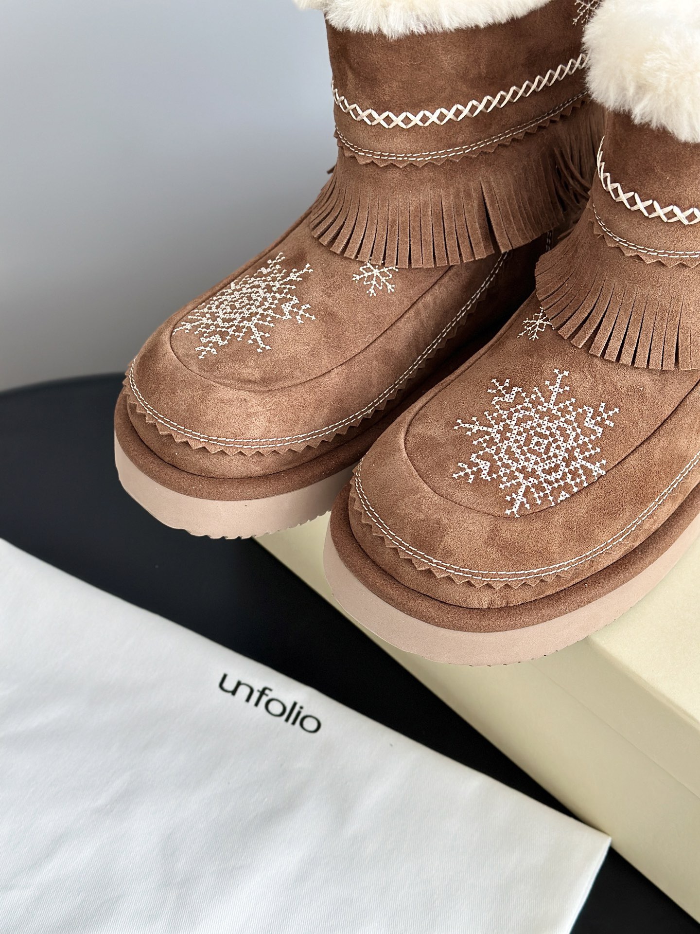 Unfolio 언폴리오 스노우플레이크 프린지 양털 부츠 6