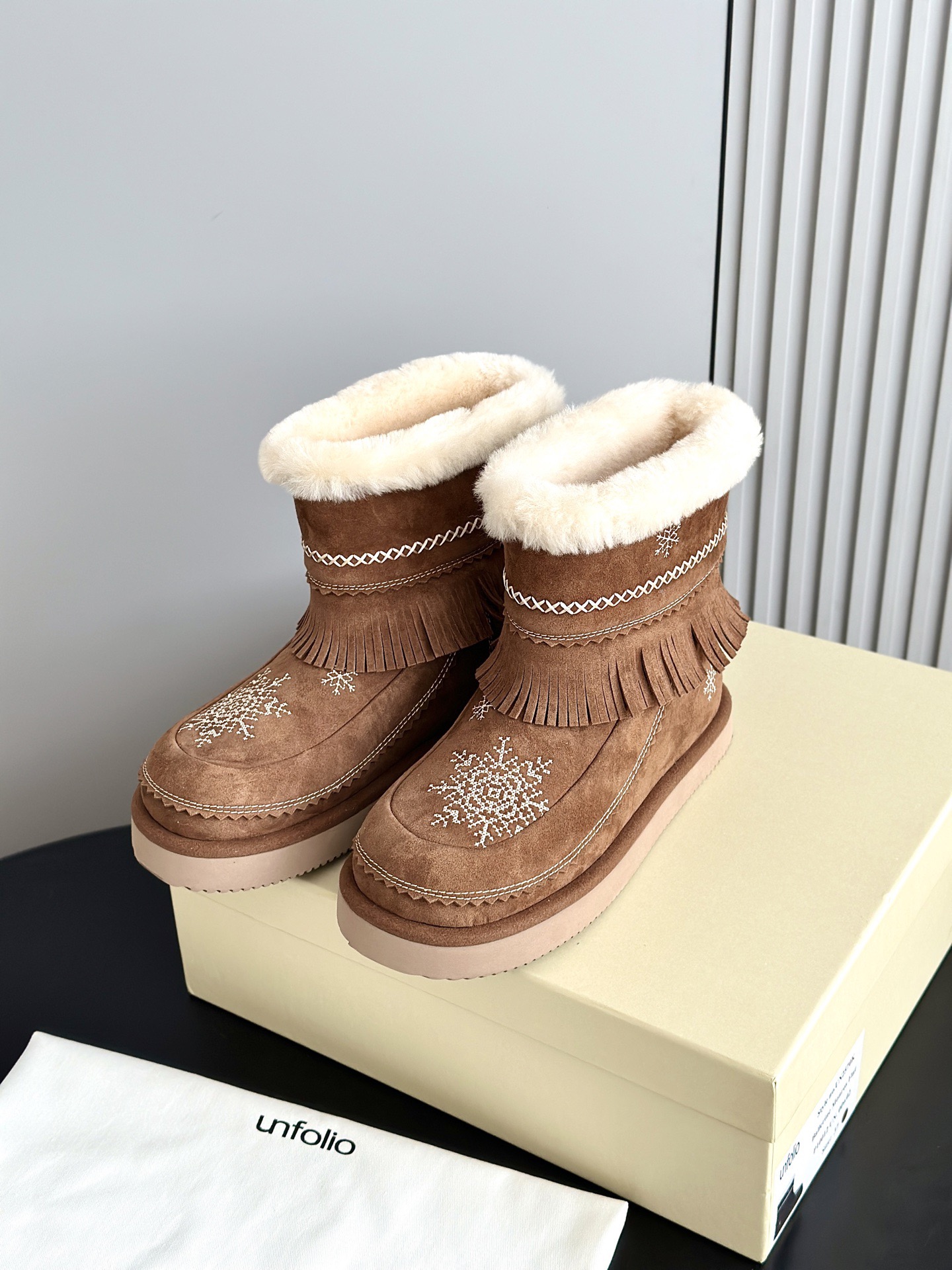 Unfolio 언폴리오 스노우플레이크 프린지 양털 부츠 10