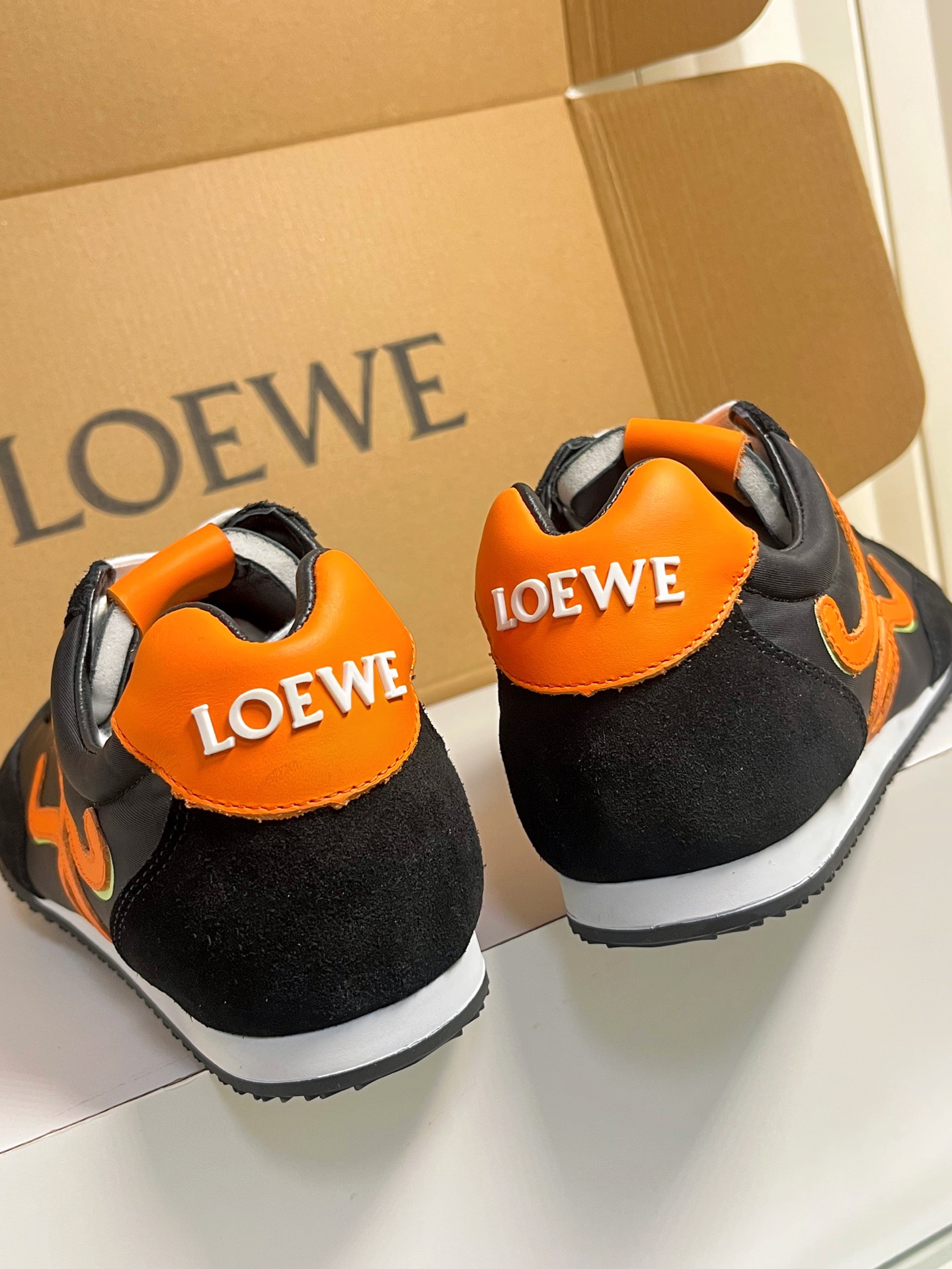 Loewe 로에베 발레트 러너 스니커즈 11