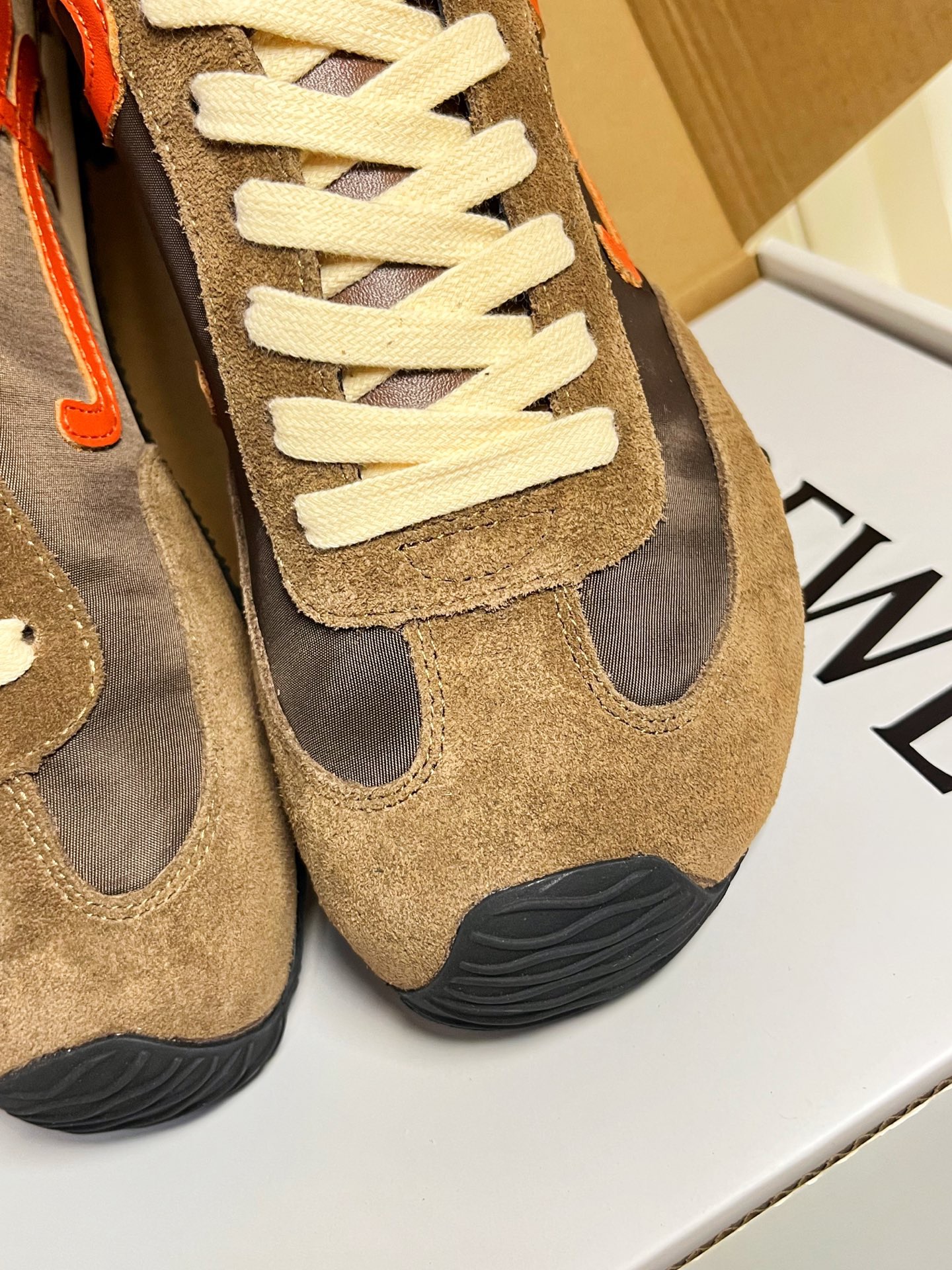 Loewe 로에베 발레트 러너 스니커즈 10