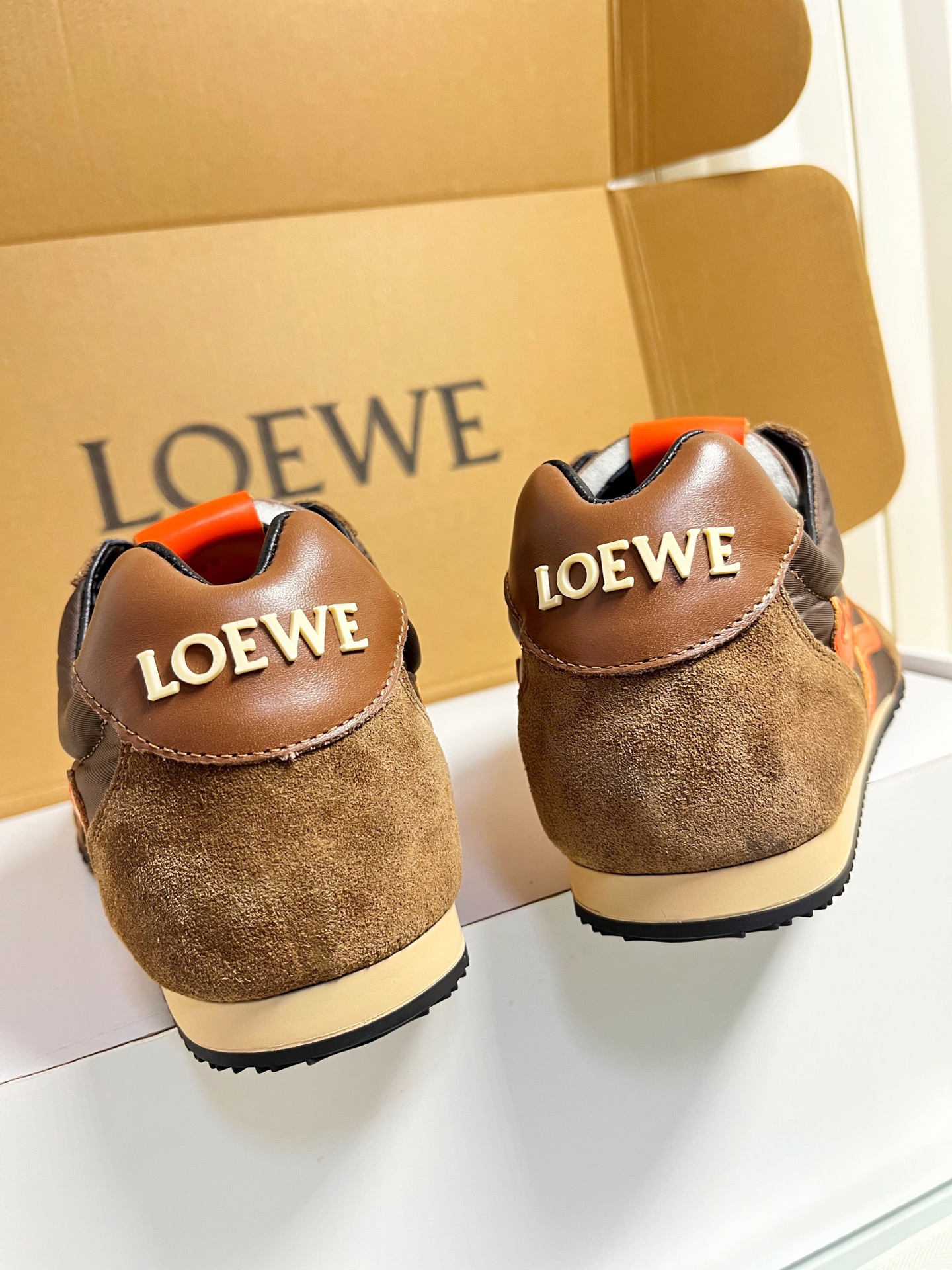 Loewe 로에베 발레트 러너 스니커즈 11