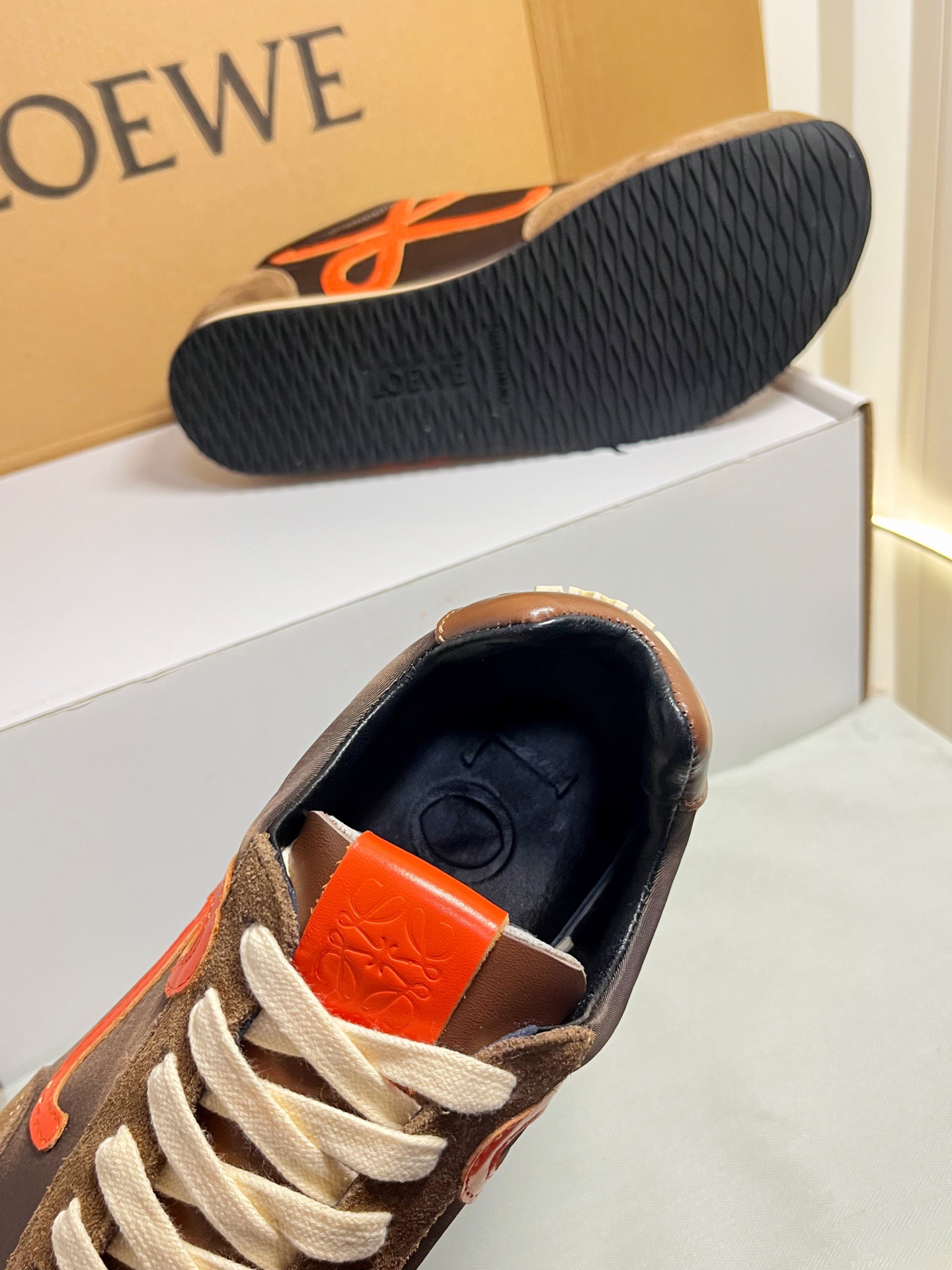 Loewe 로에베 발레트 러너 스니커즈 12