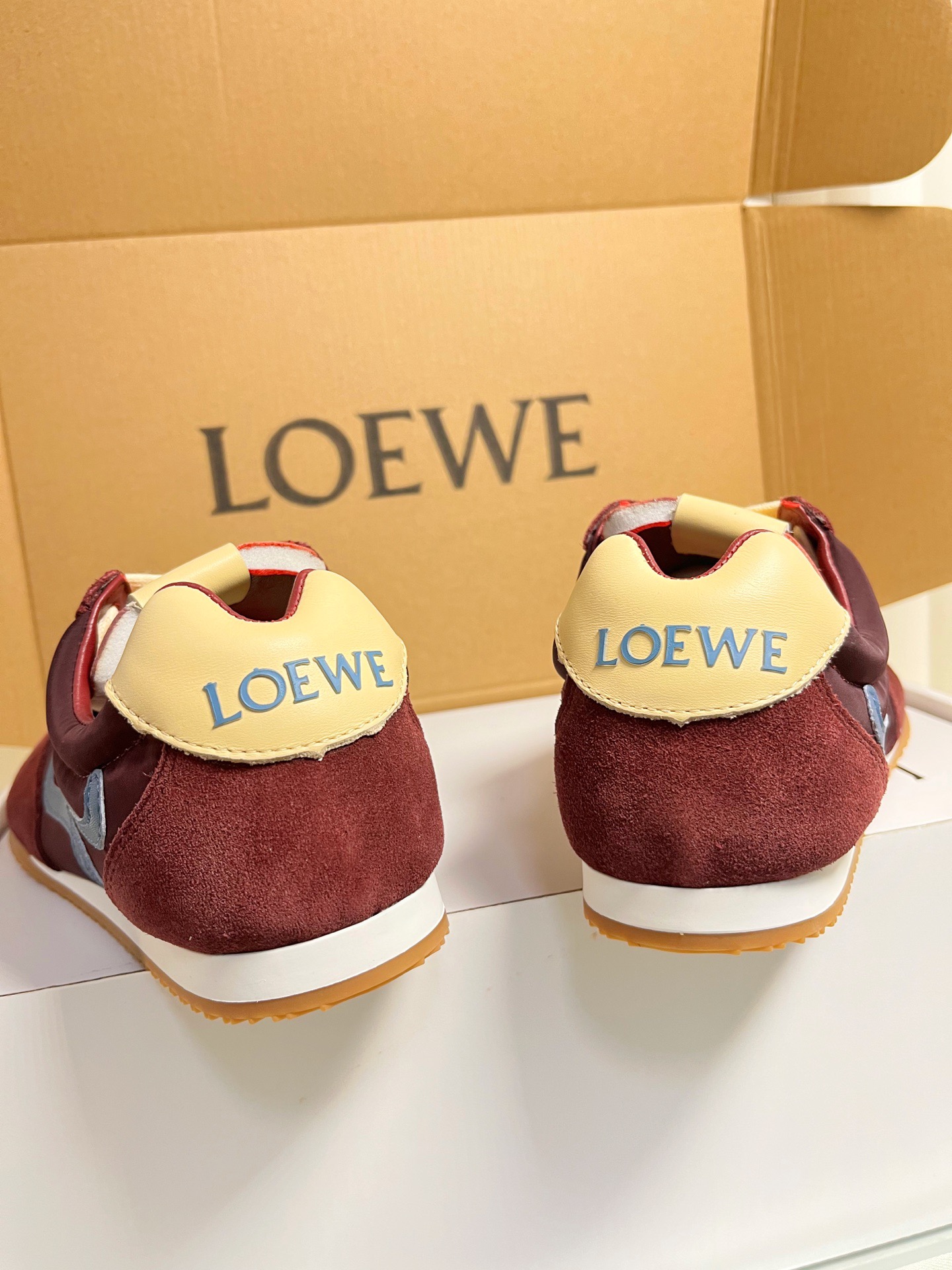 Loewe 로에베 발레트 러너 스니커즈 11