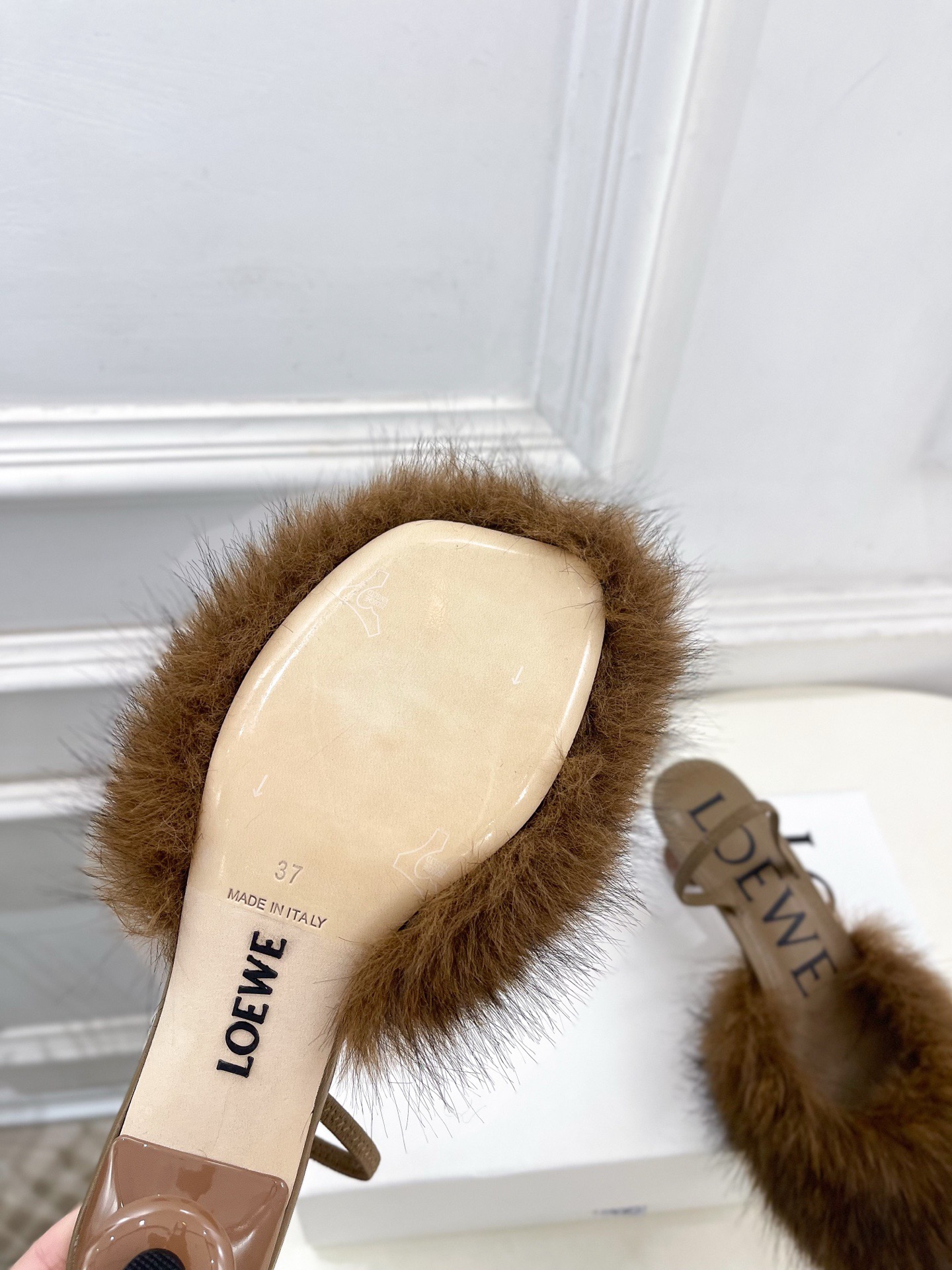 Loewe 로에베 폭스 퍼 토이 슬링백 힐 12