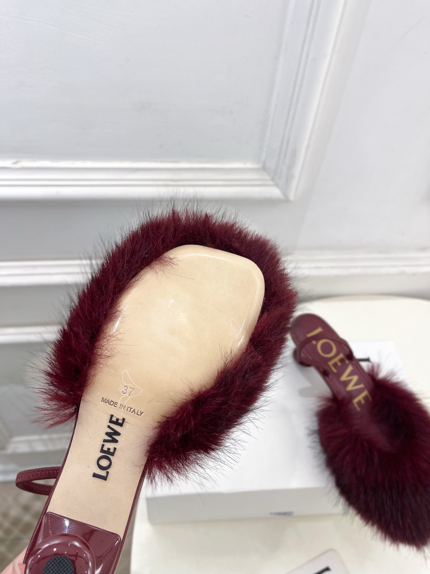 Loewe 로에베 폭스 퍼 토이 슬링백 힐 12