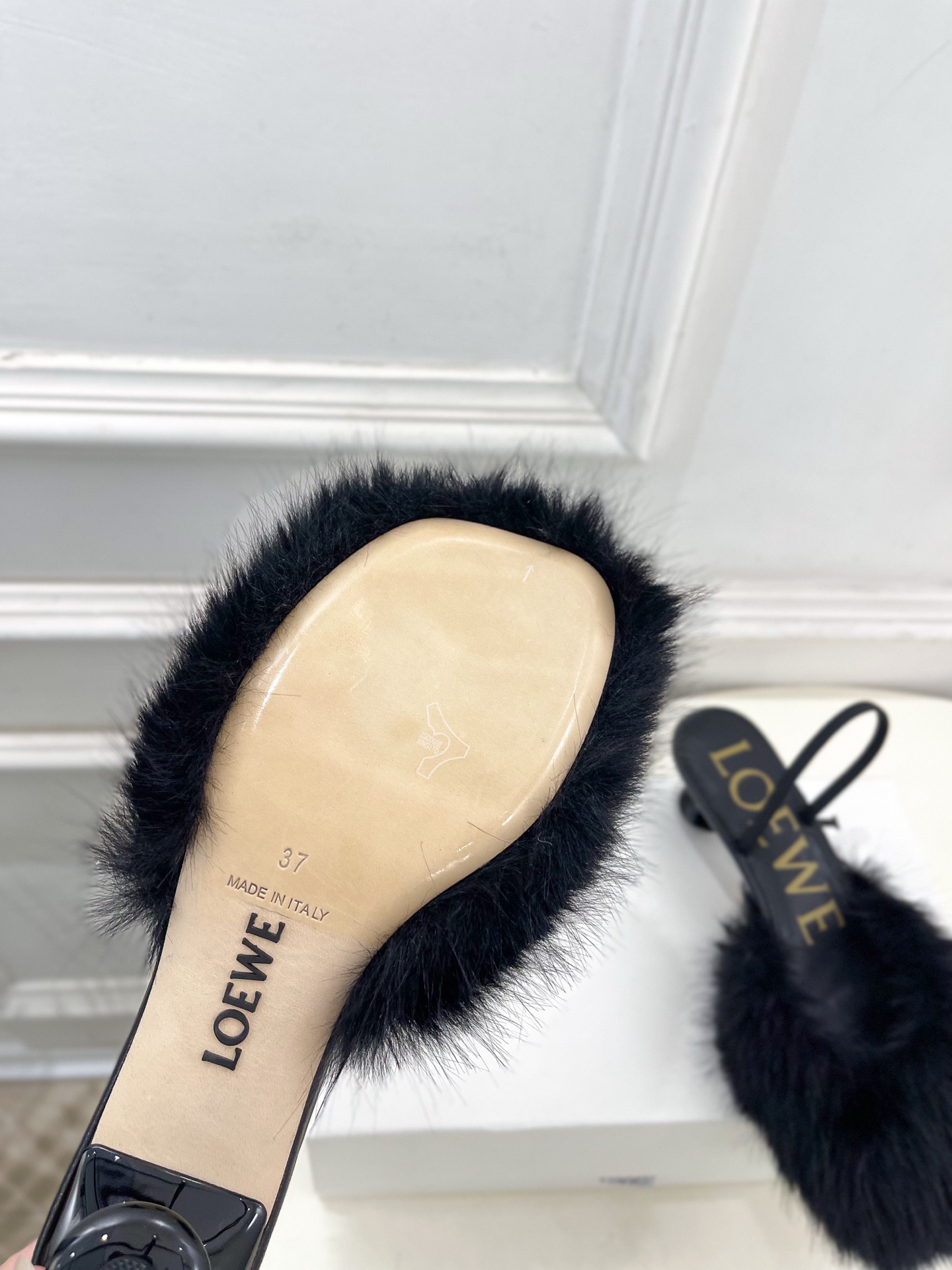 Loewe 로에베 폭스 퍼 토이 슬링백 힐 12