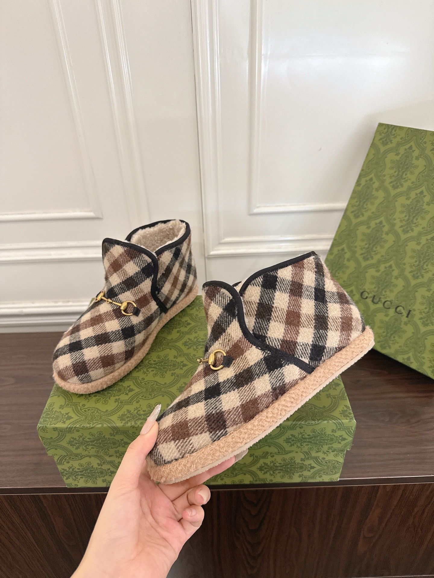 Gucci 구찌 GG 울 퍼 안감 비트 앵클 부츠 4