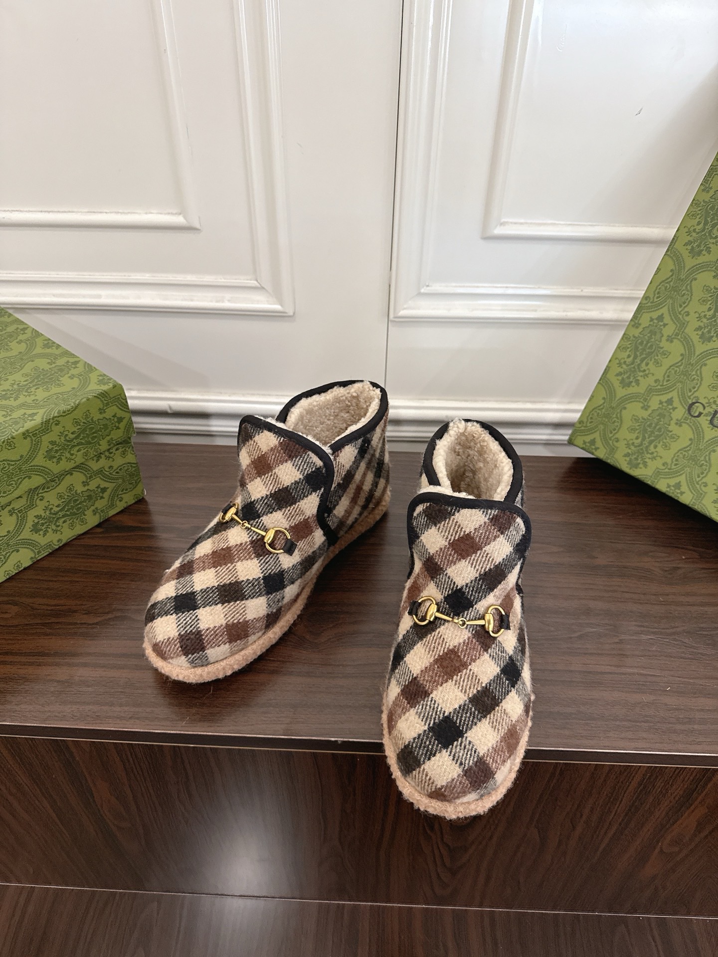 Gucci 구찌 GG 울 퍼 안감 비트 앵클 부츠 5