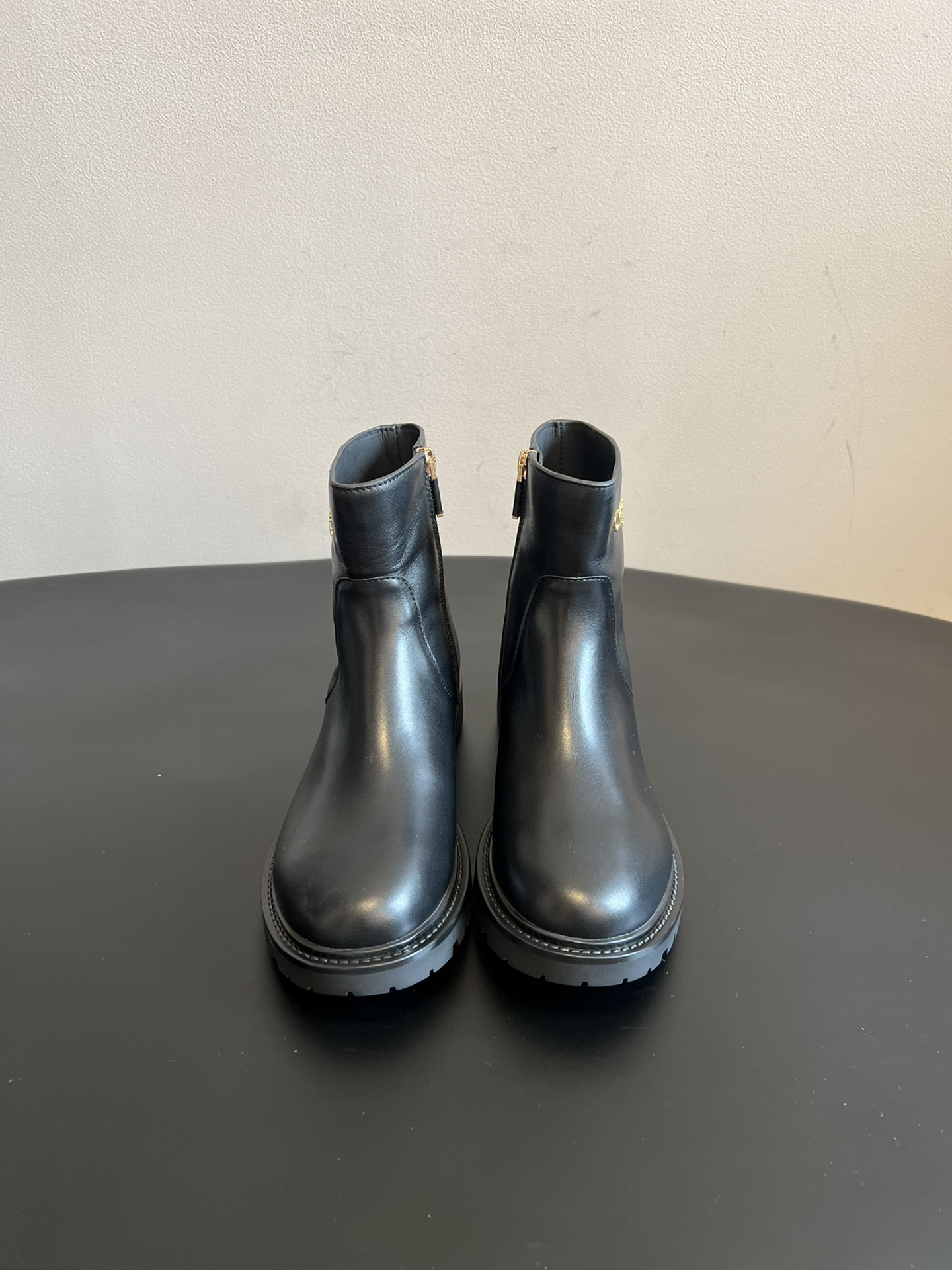 Dior 디올 레더 앵클 첼시 부츠 4