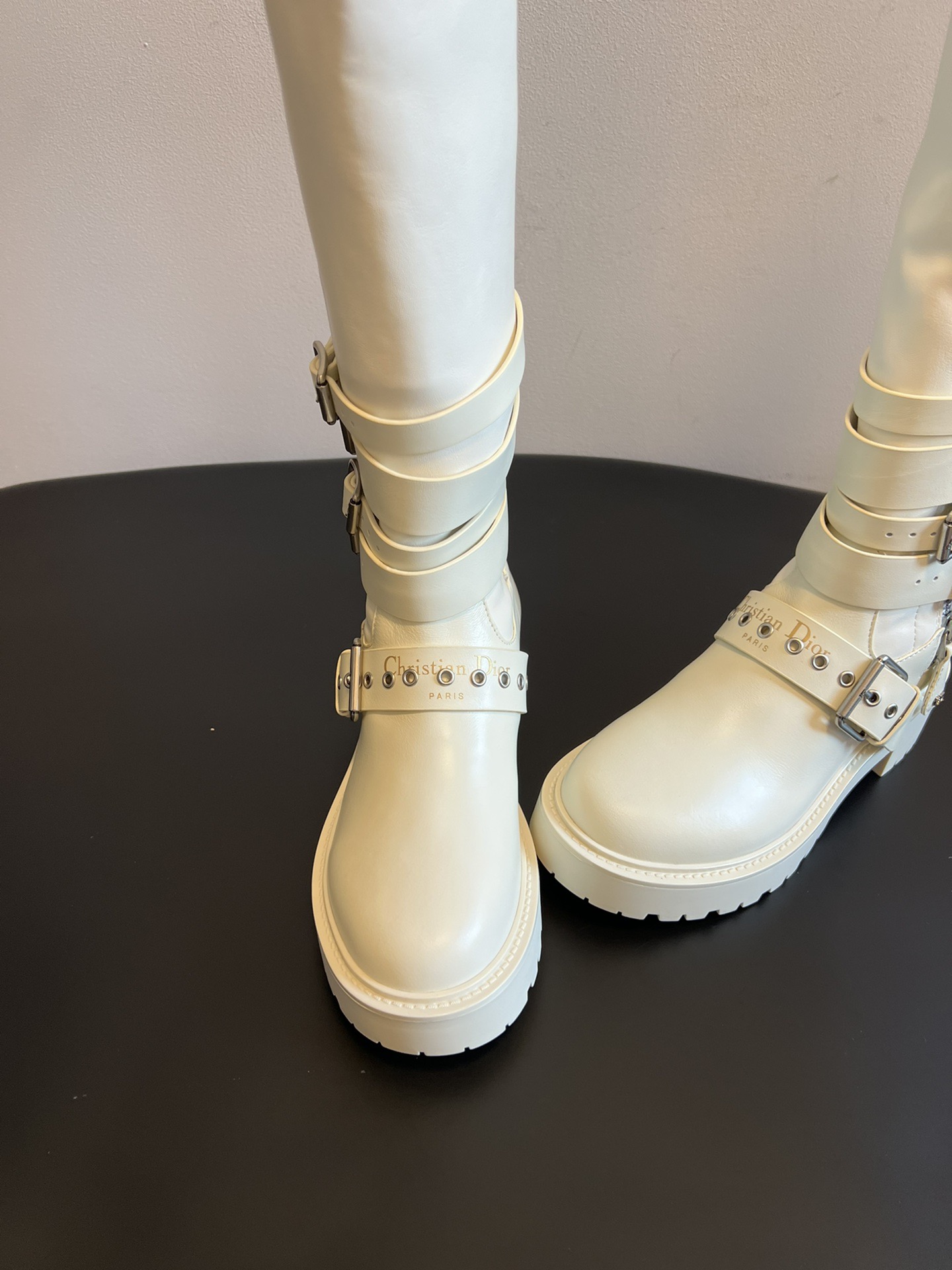 Dior 디올 레더 스트랩 오버니 라이더 부츠 4