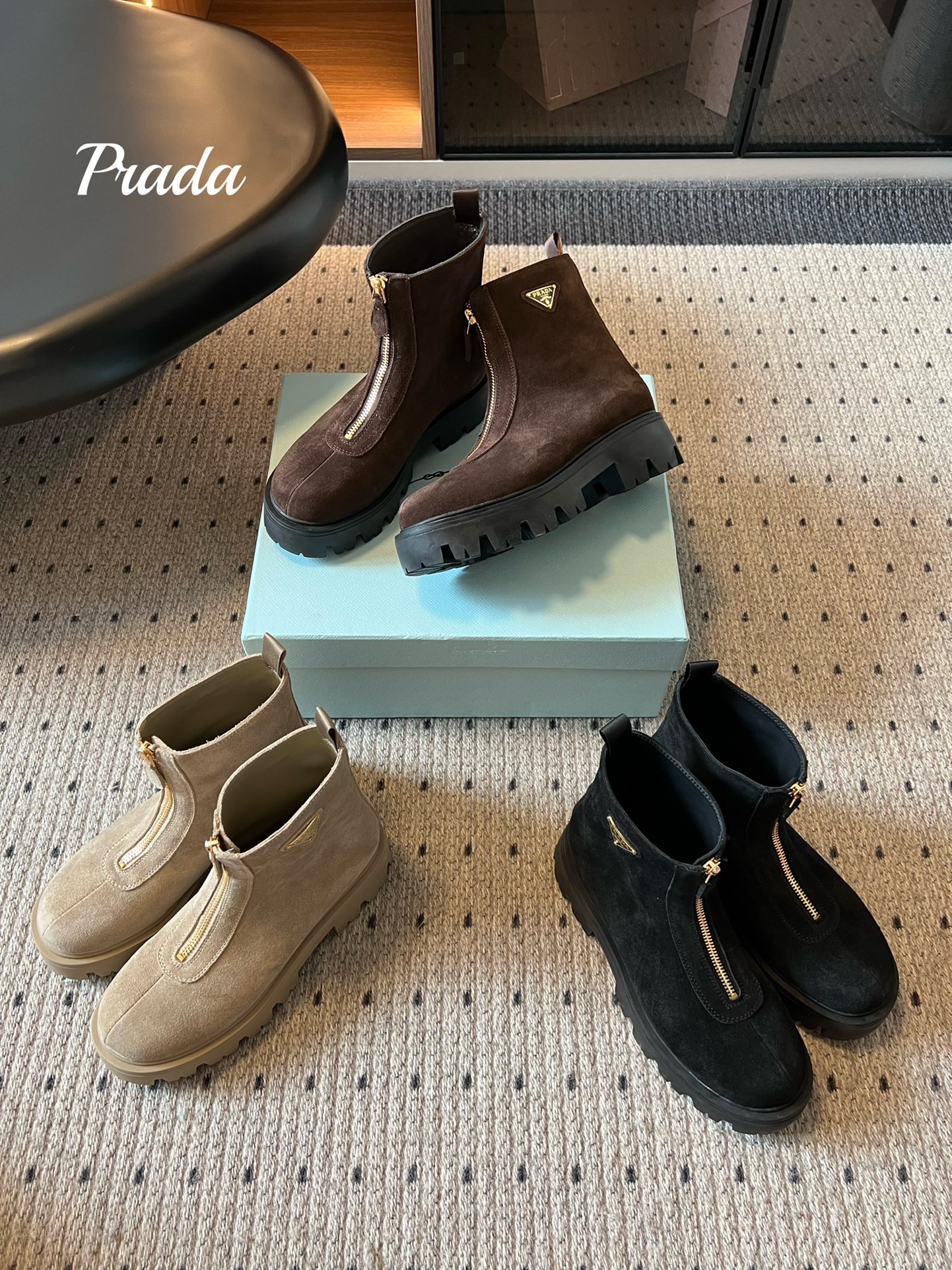 Prada 프라다 모노리스 스웨이드 플랫폼 앵클부츠 1