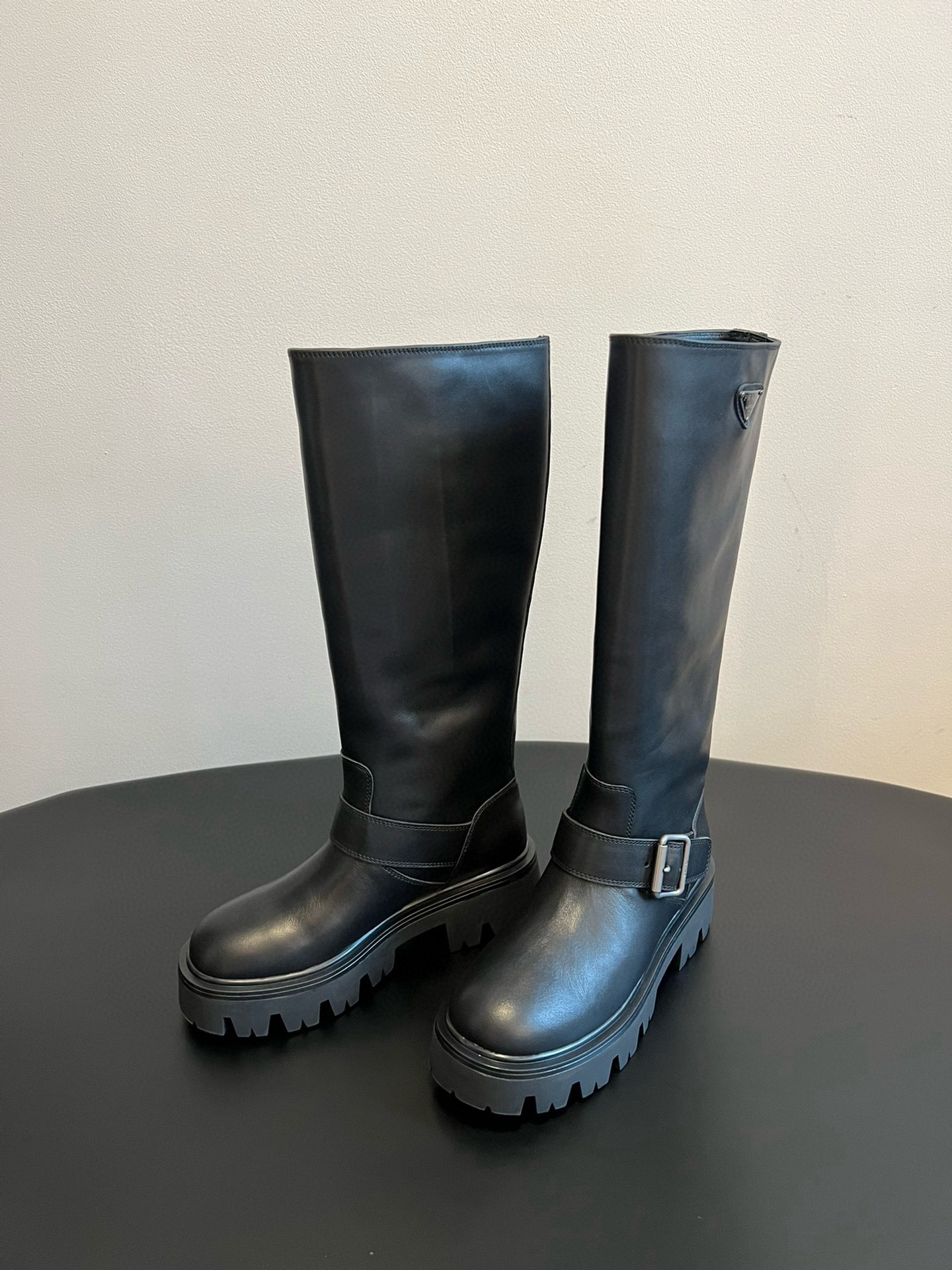 Prada 프라다 모노크롬 러버솔 레더 롱부츠 2