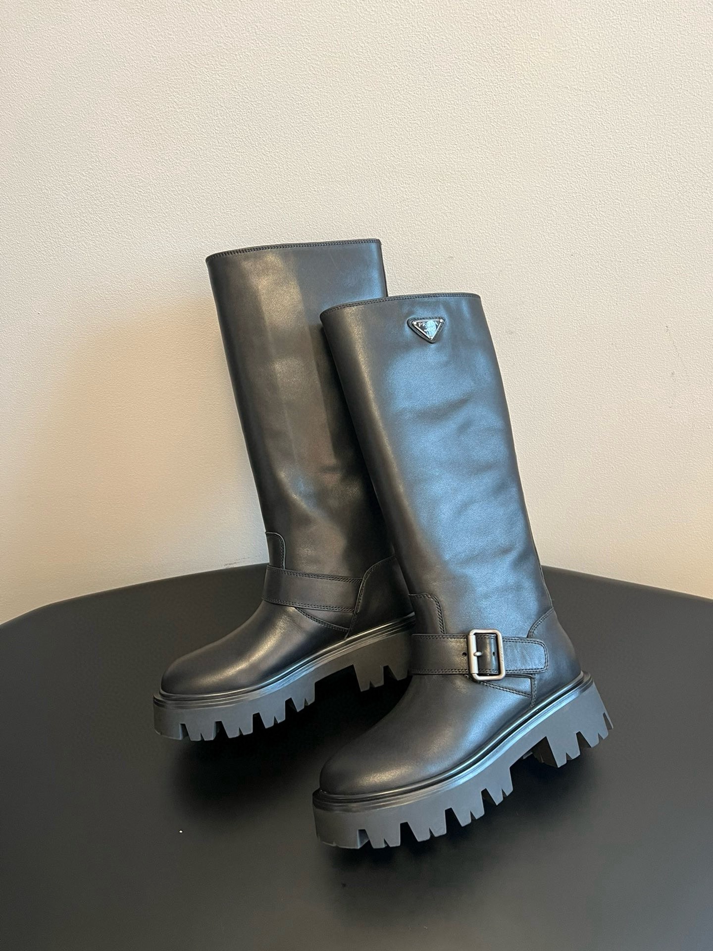 Prada 프라다 모노크롬 러버솔 레더 롱부츠 3