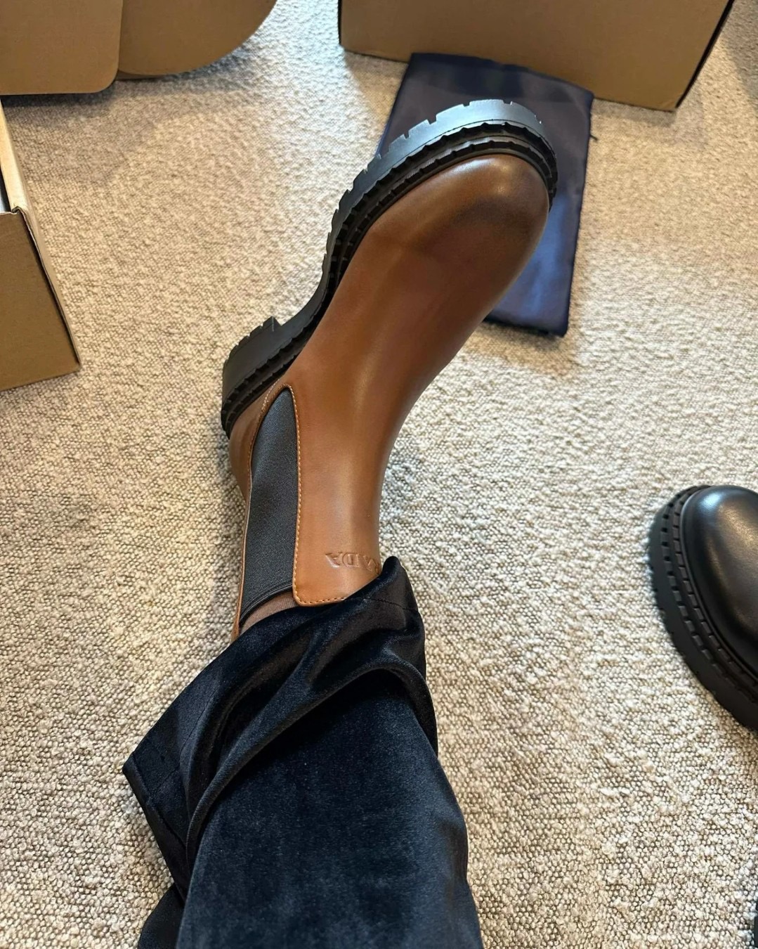 PRADA 프라다 러버솔 첼시 부츠 2