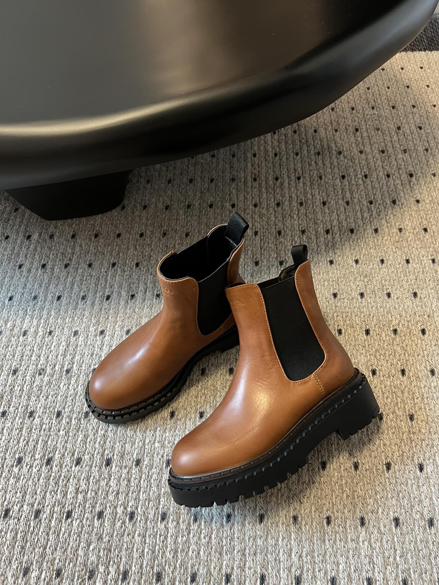 PRADA 프라다 러버솔 첼시 부츠 5