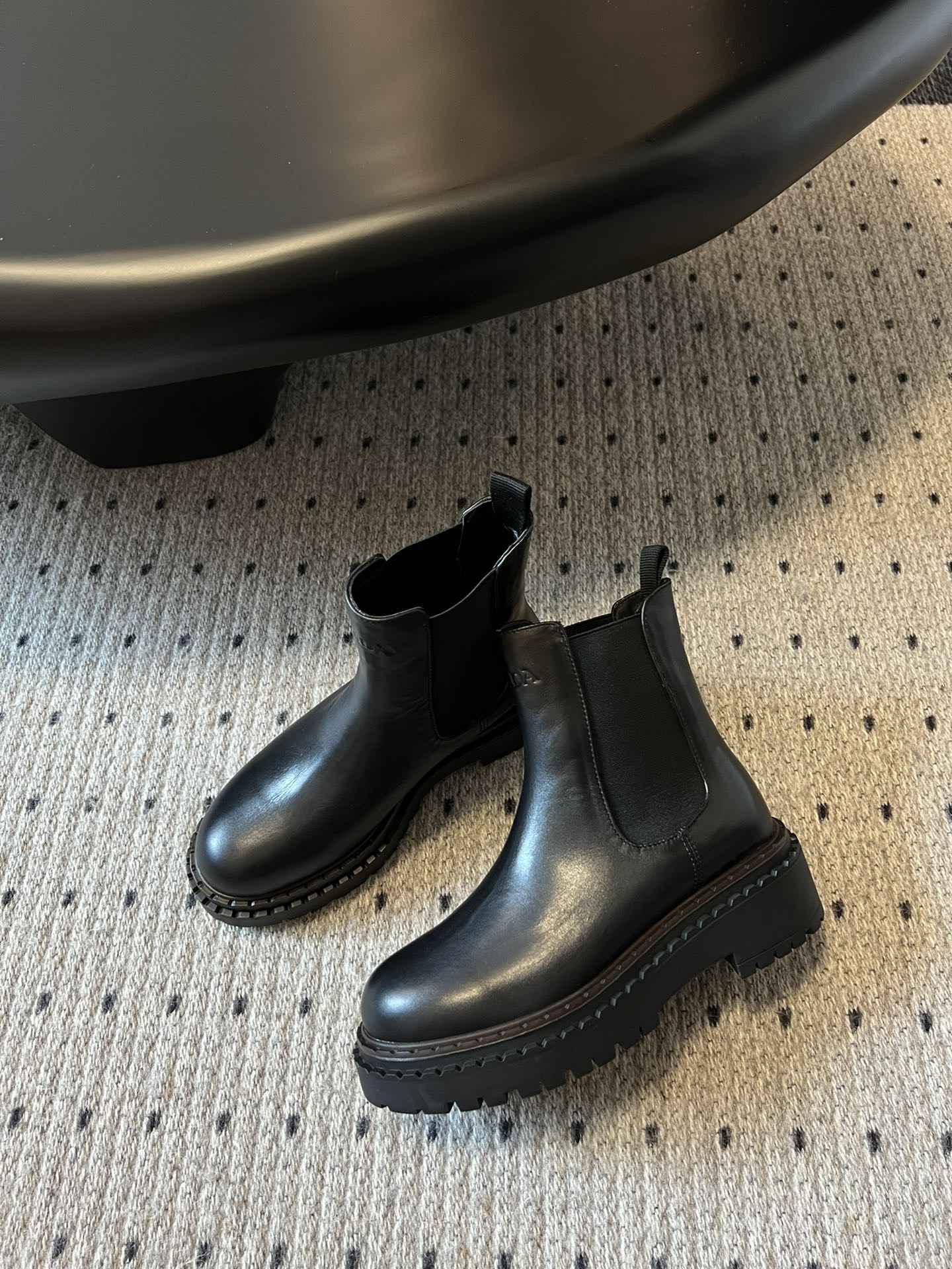 PRADA 프라다 러버솔 첼시 부츠 5