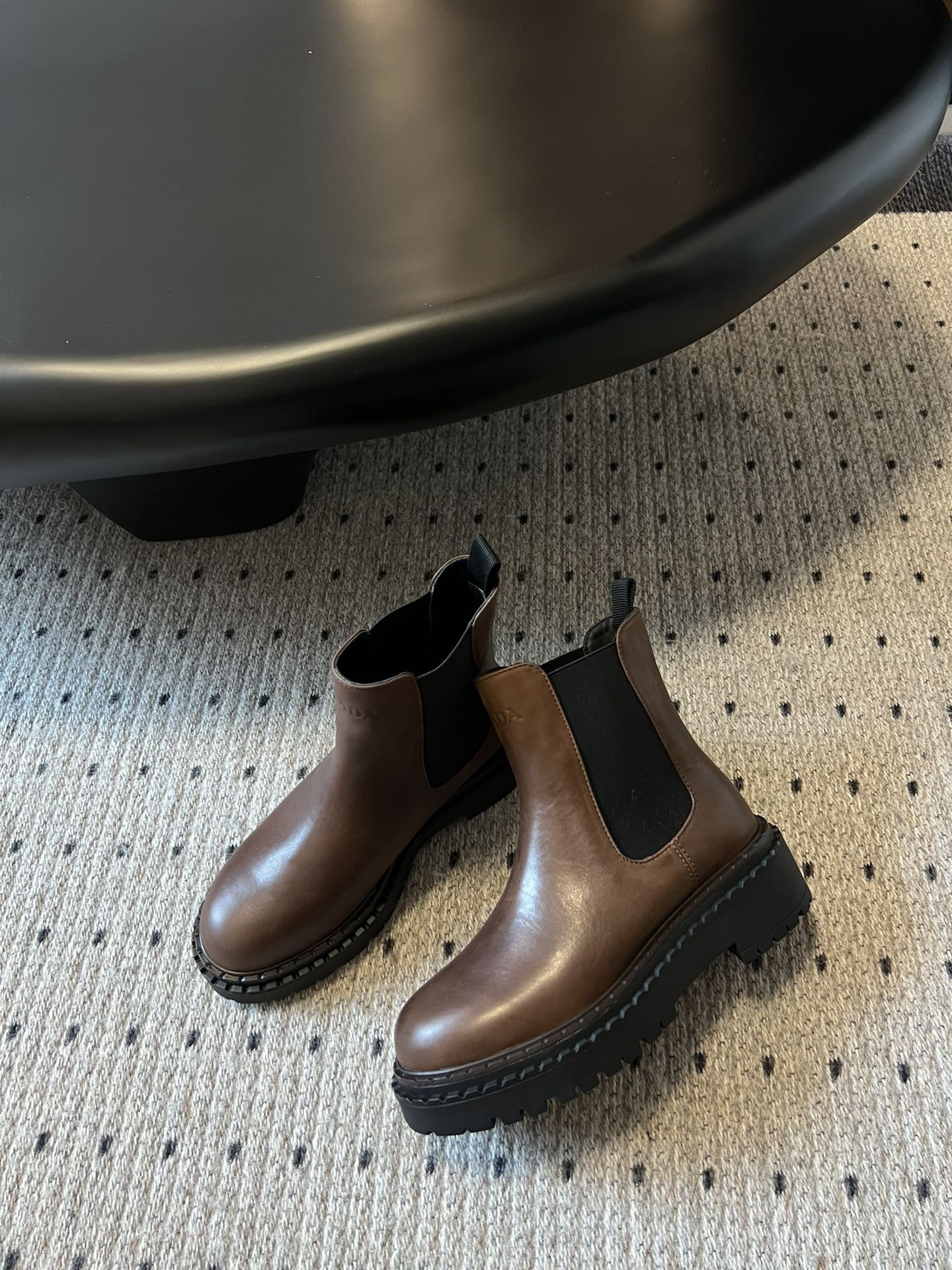 PRADA 프라다 러버솔 첼시 부츠 5