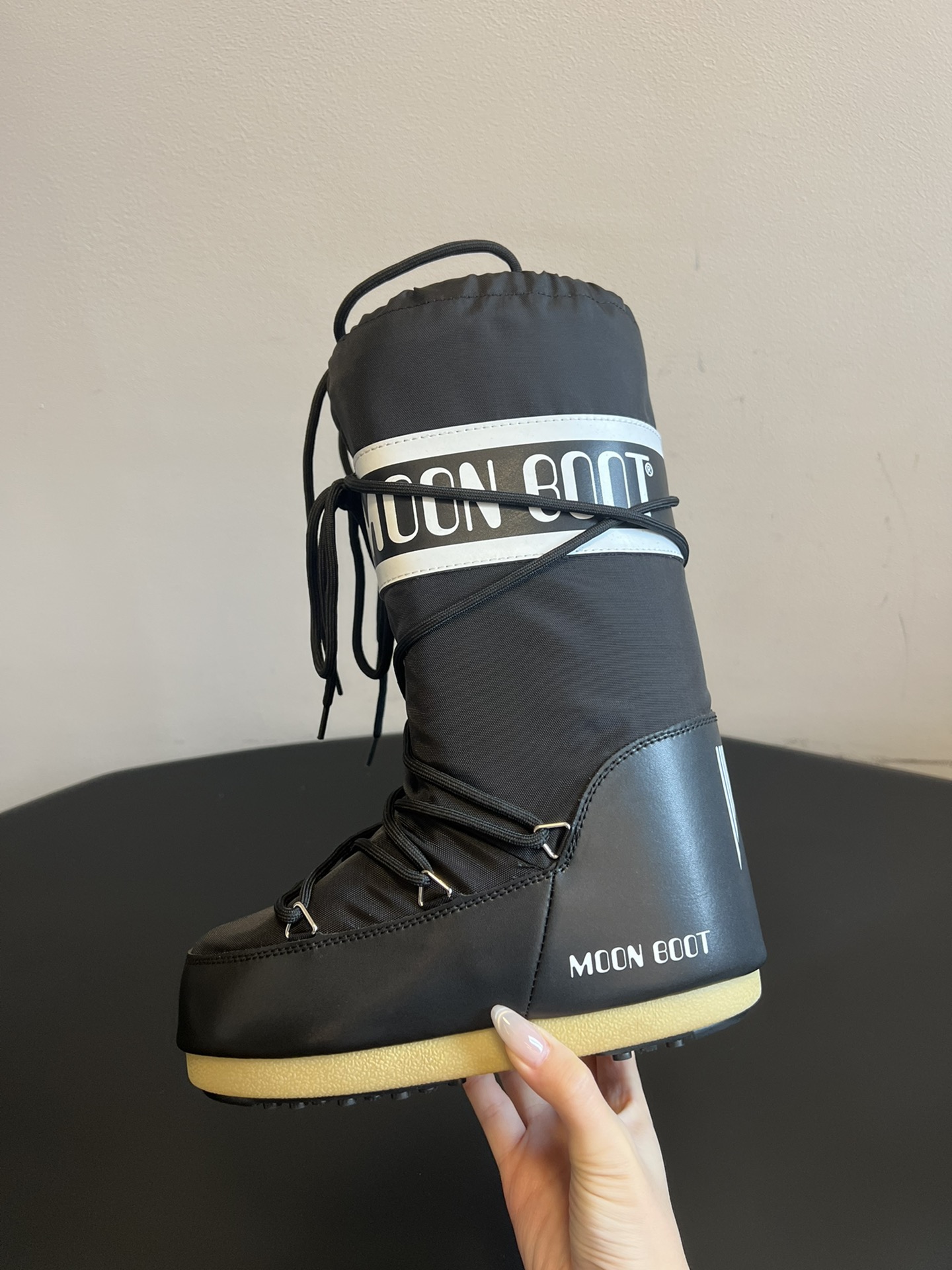 MOON BOOT 문부트 클래식 블랙 스노우부츠 10