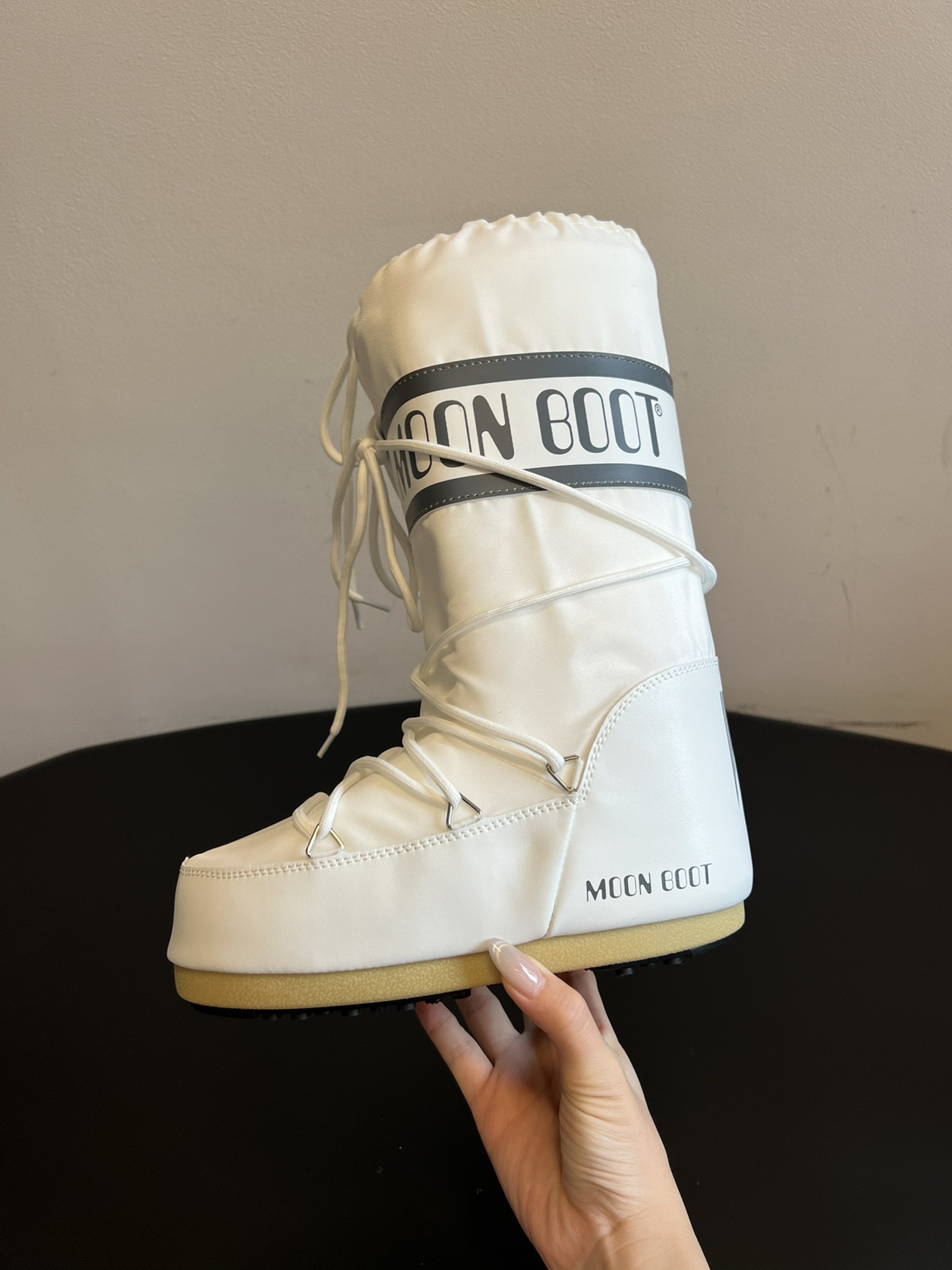 MOON BOOT 문부트 클래식 블랙 스노우부츠 10