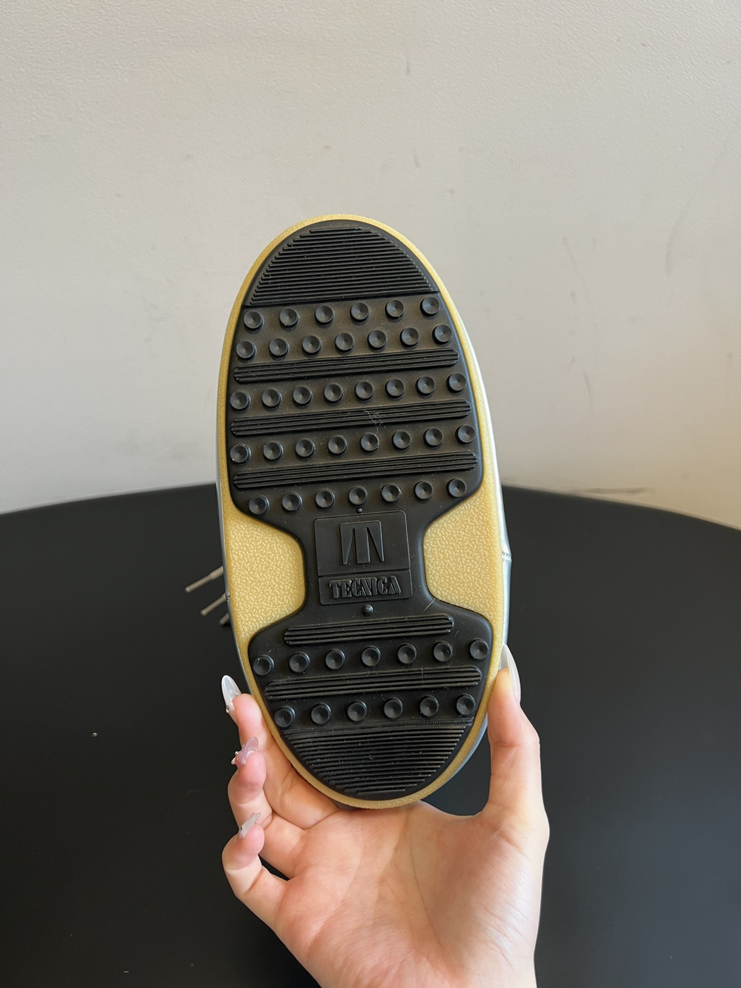 MOON BOOT 문부트 클래식 블랙 스노우부츠 10