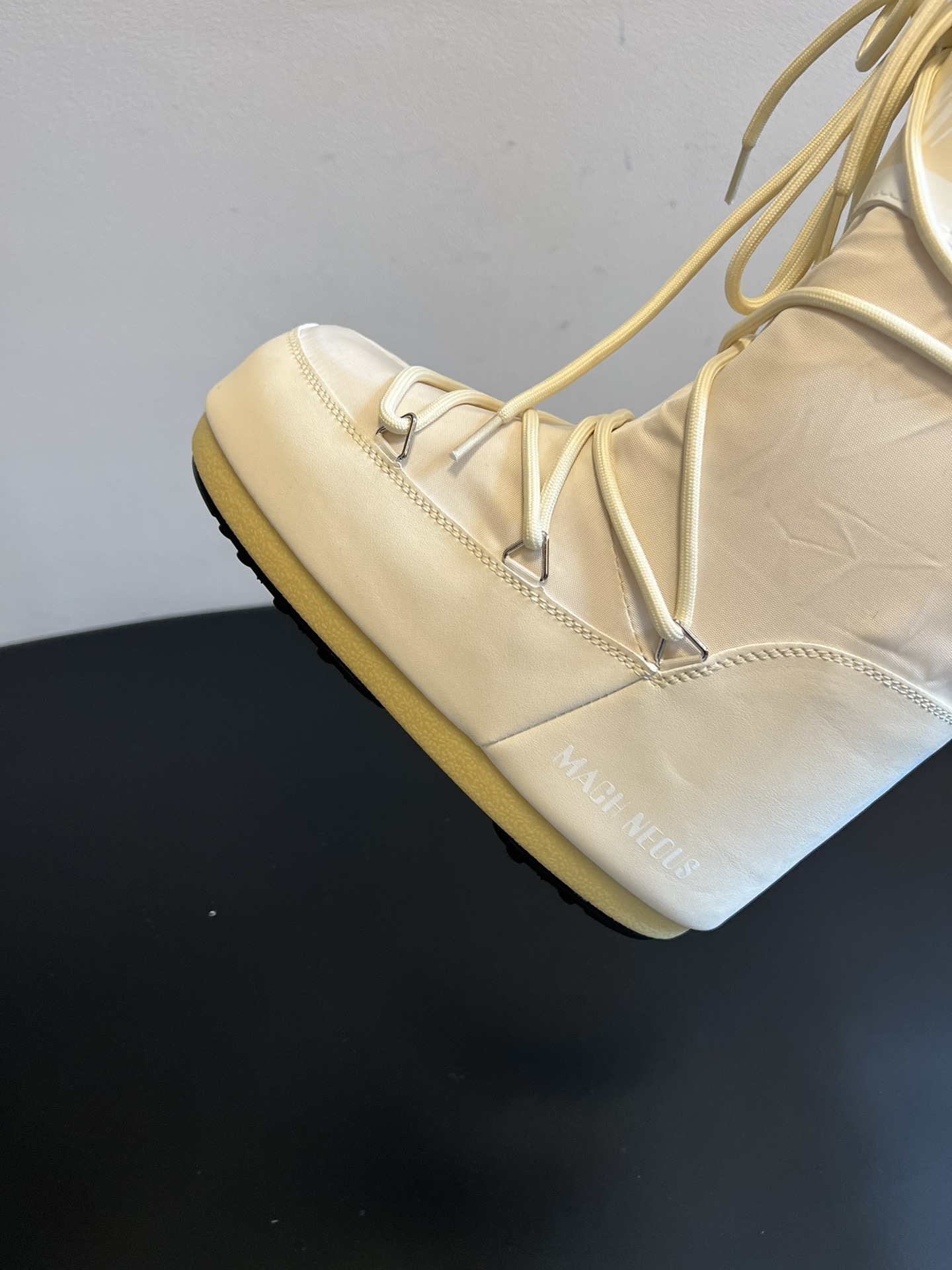 MOON BOOT 문부트 클래식 블랙 스노우부츠 10