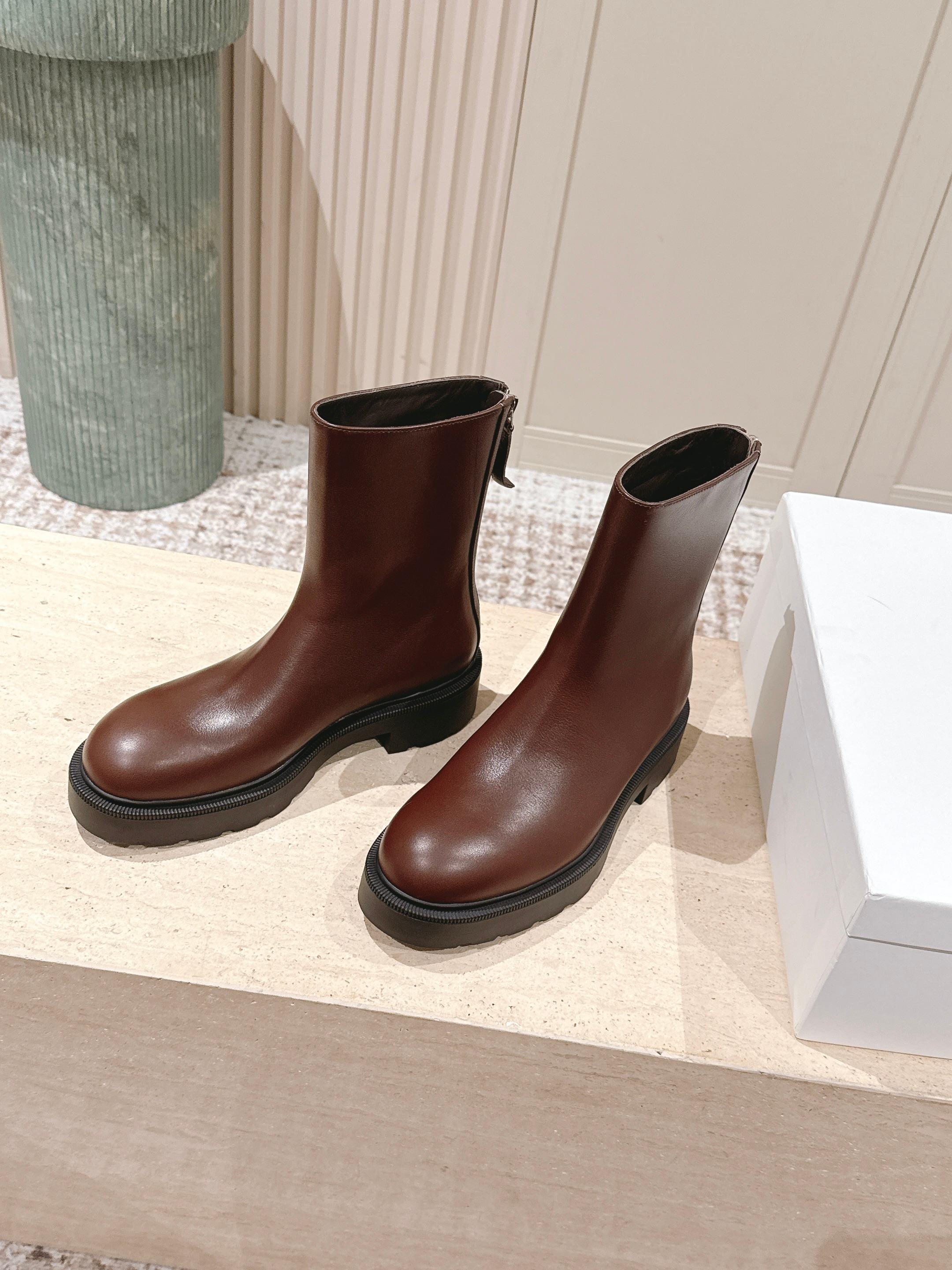 THE ROW 더로우 브라운 레더 앵클부츠 3