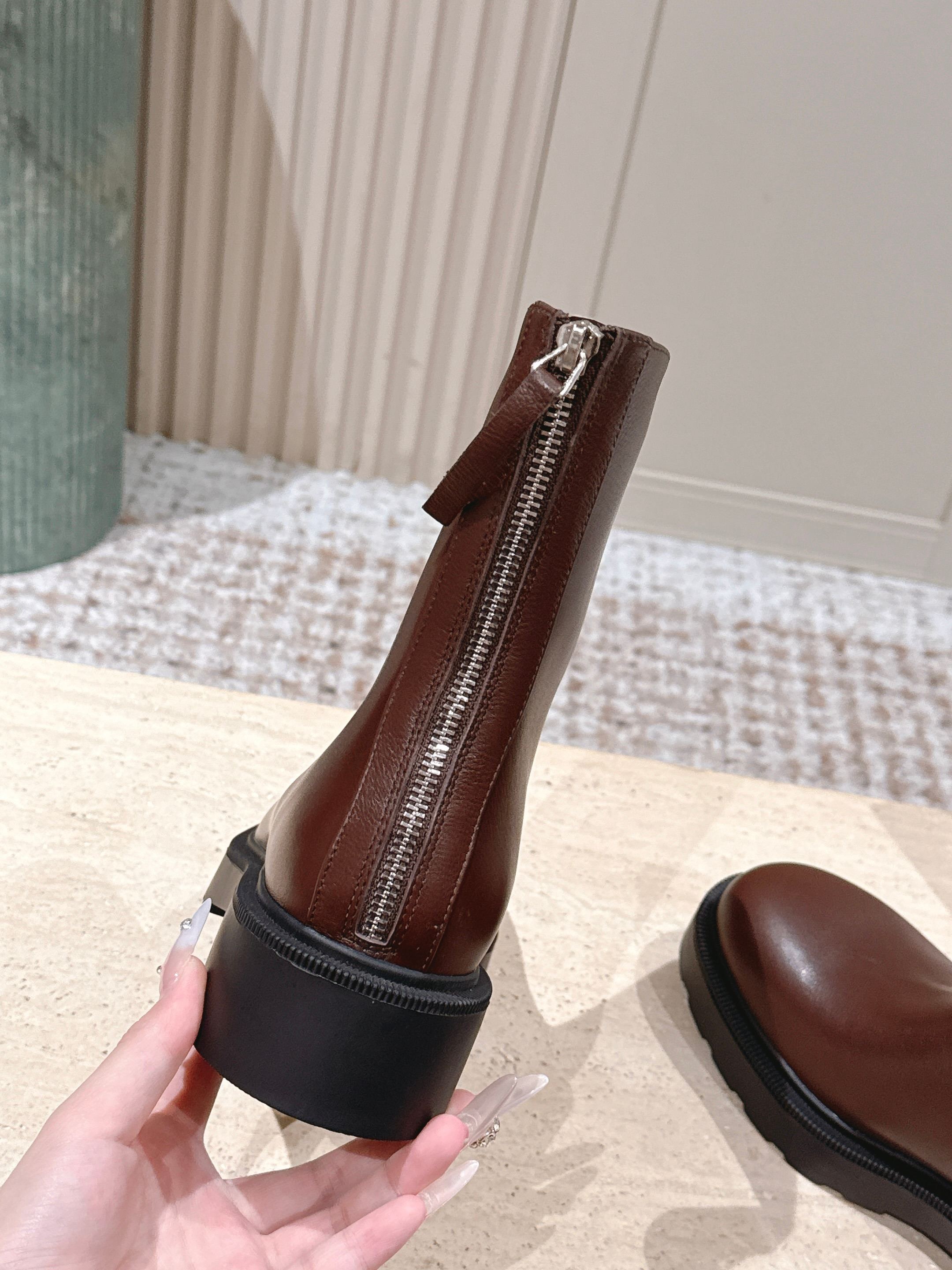 THE ROW 더로우 브라운 레더 앵클부츠 8