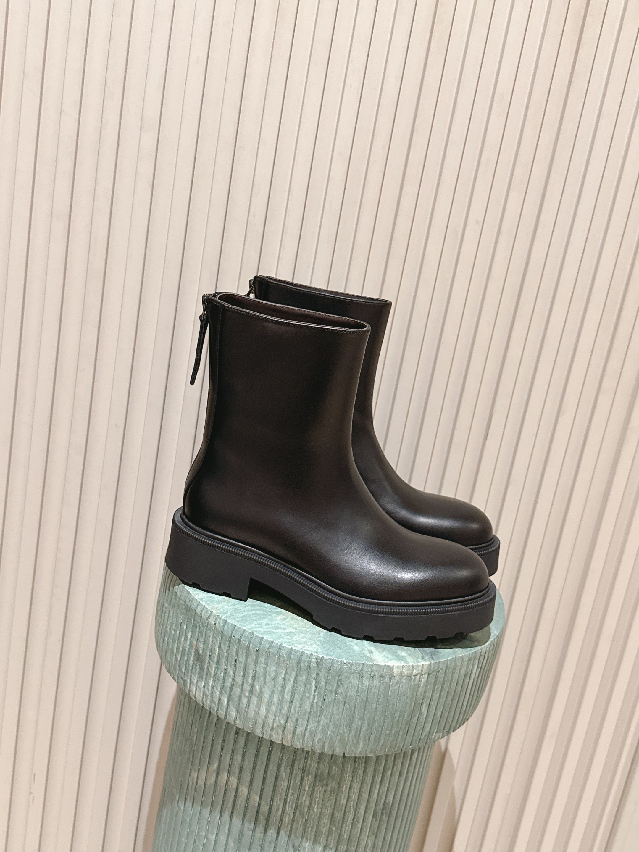 THE ROW 더로우 브라운 레더 앵클부츠 1