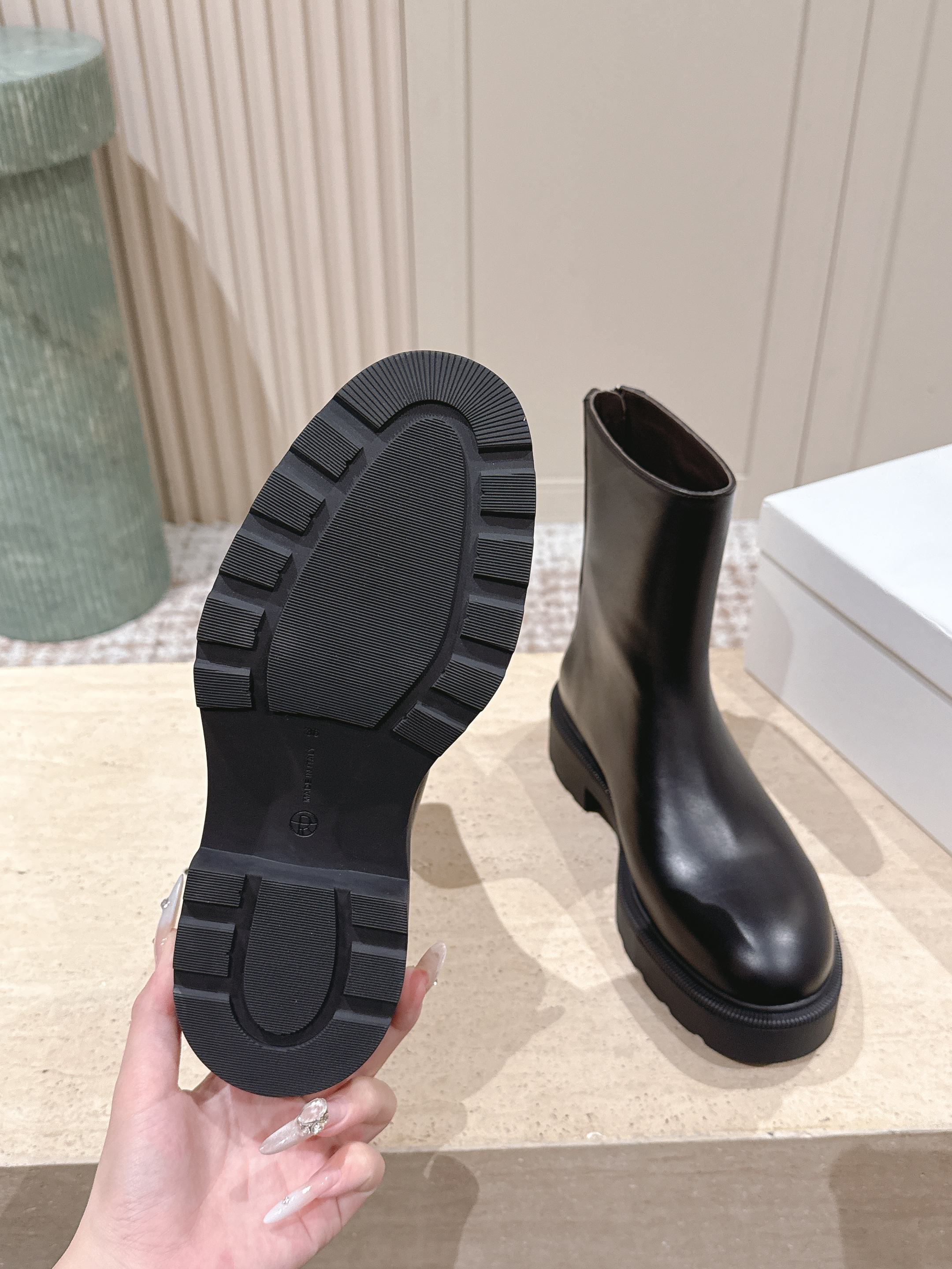 THE ROW 더로우 브라운 레더 앵클부츠 9