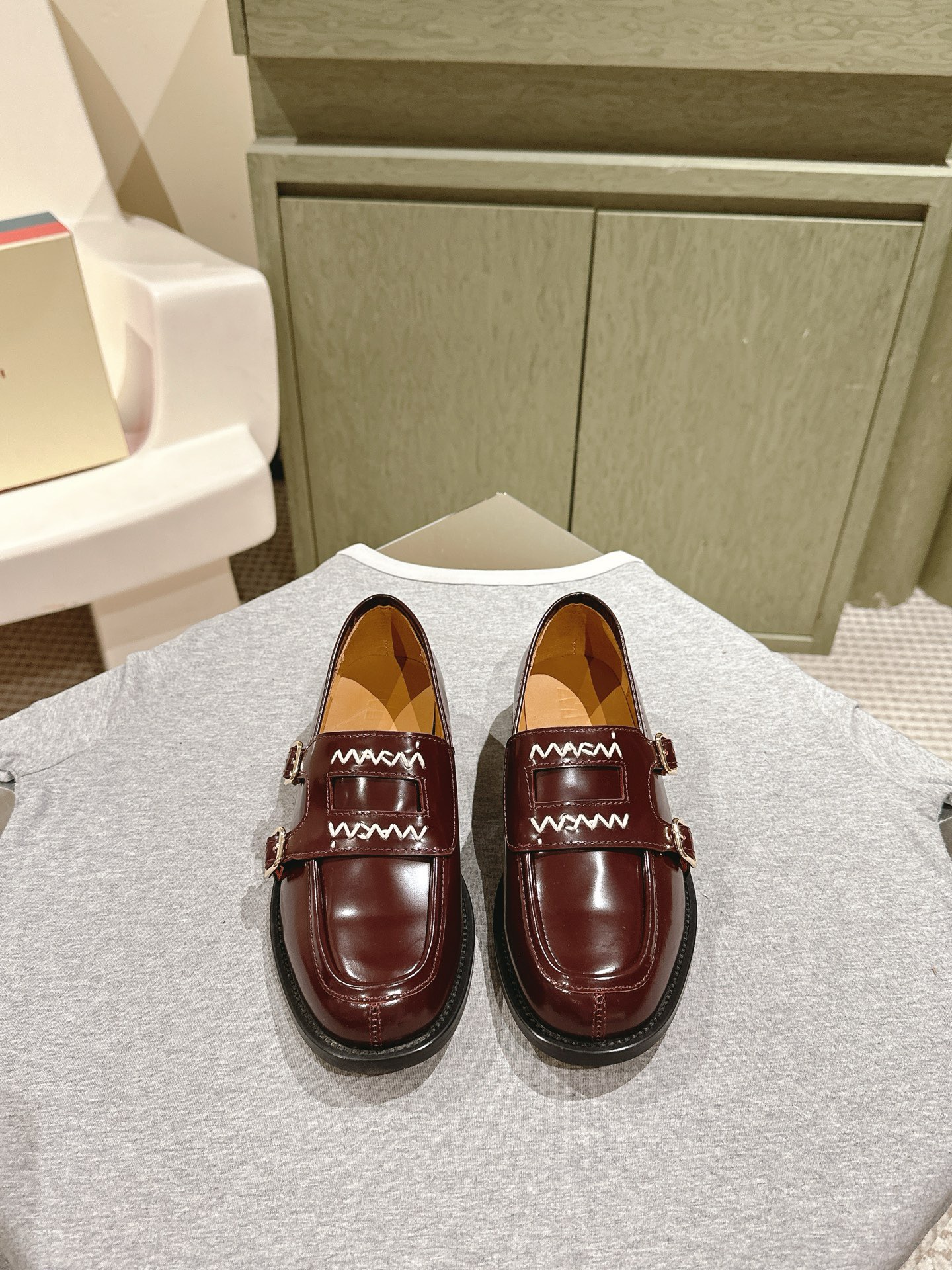 Marni 마르니 더블 버클 스티치 로퍼 4