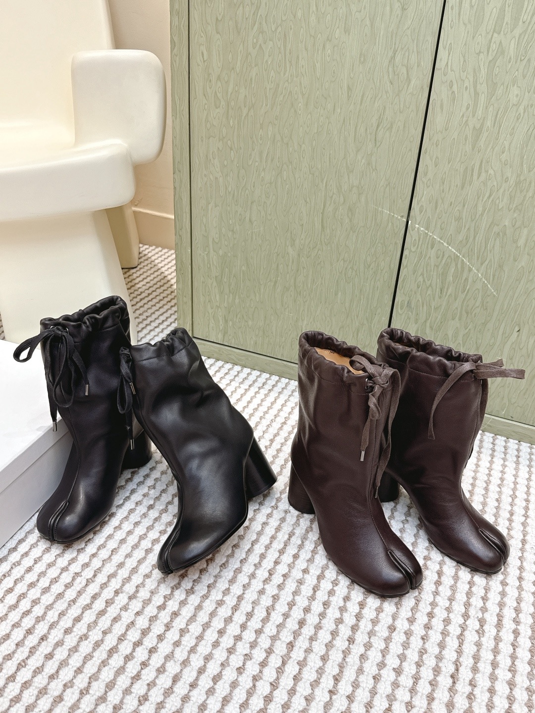 Maison Margiela 메종 마르지엘라 타비 셔링 레더 앵클부츠 1