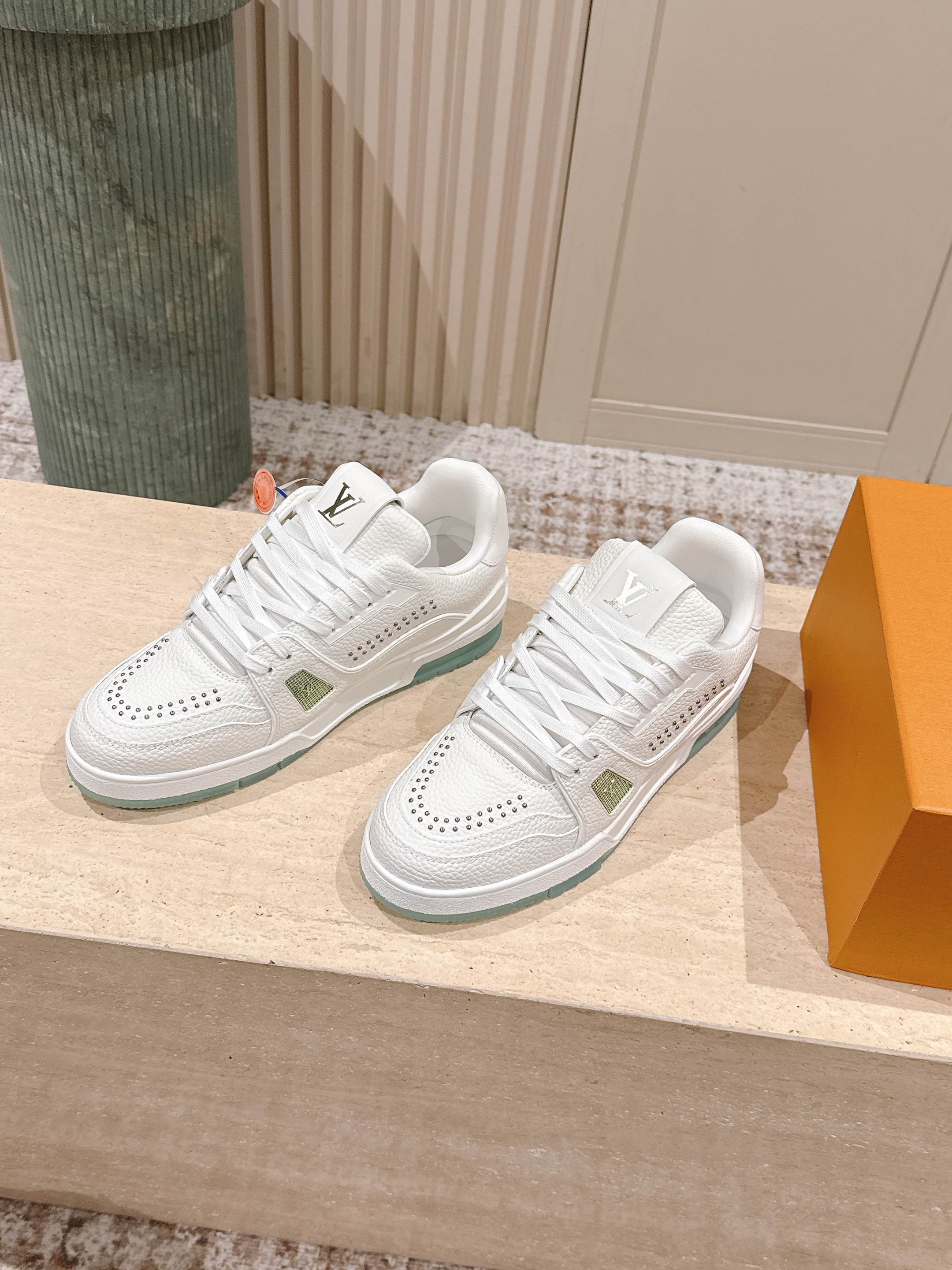 Louis Vuitton 루이비통 트레이너 로우 스니커즈 3