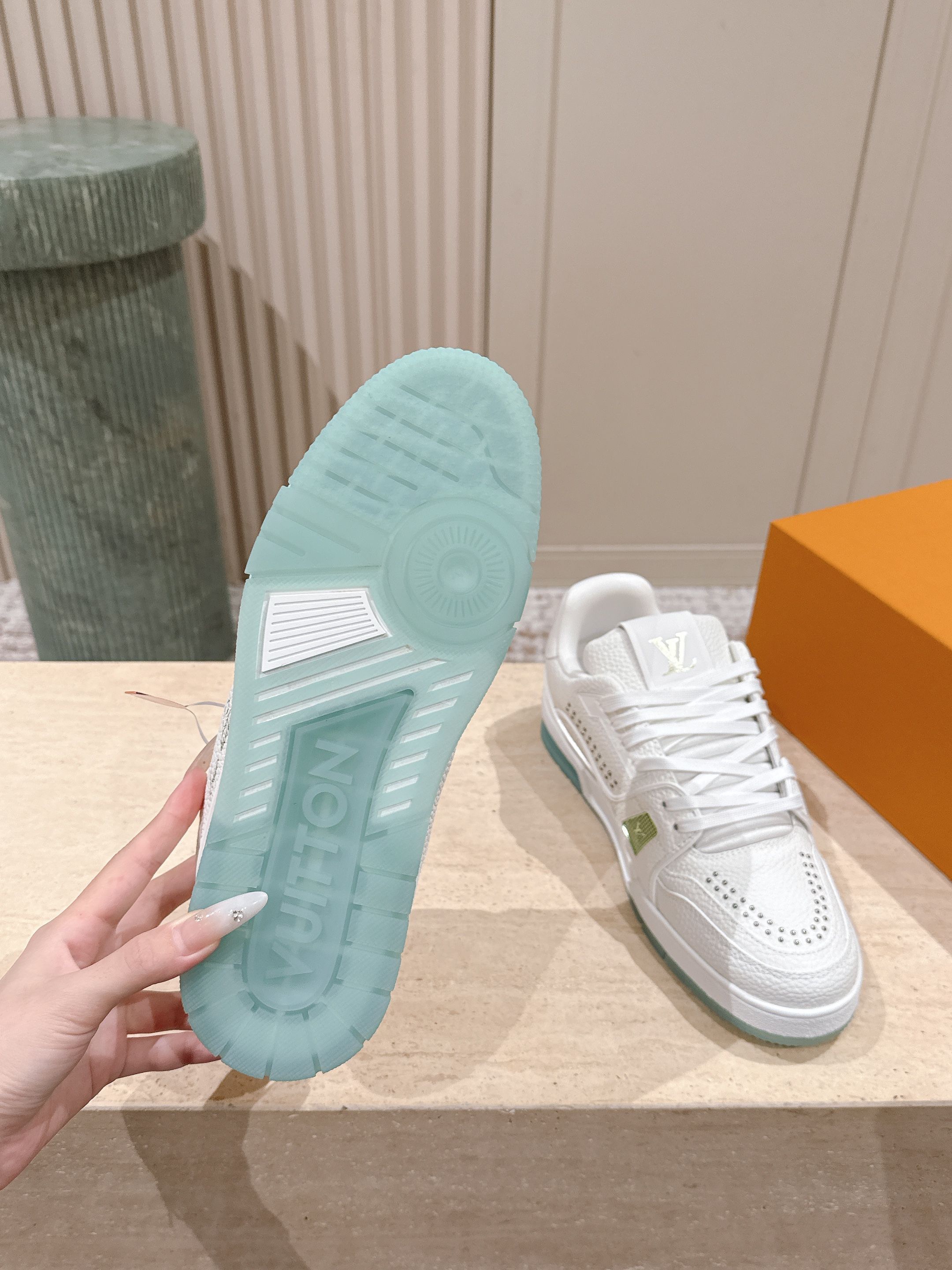 Louis Vuitton 루이비통 트레이너 로우 스니커즈 9