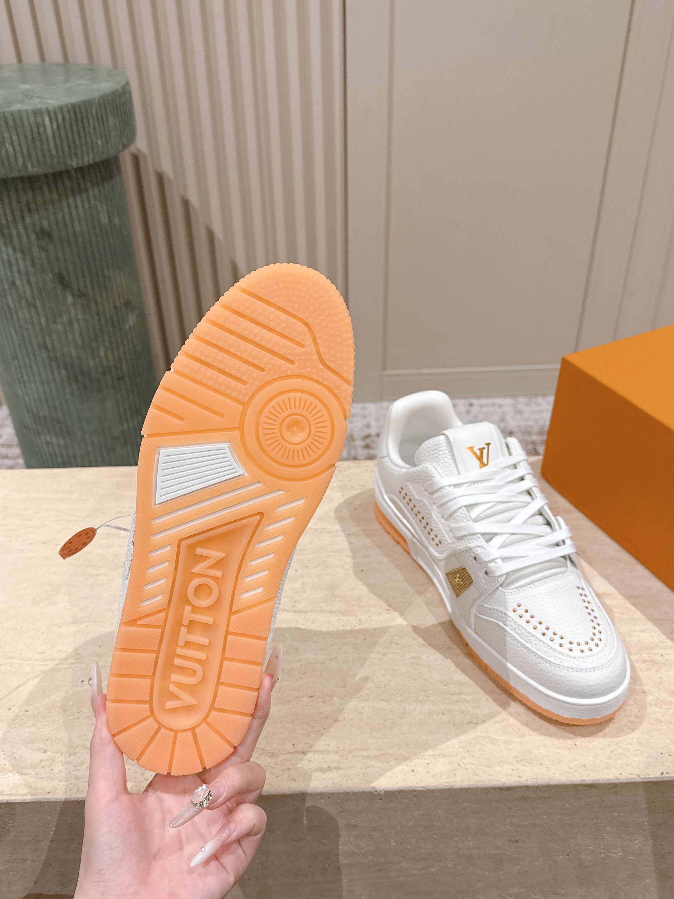 Louis Vuitton 루이비통 트레이너 로우 스니커즈 9